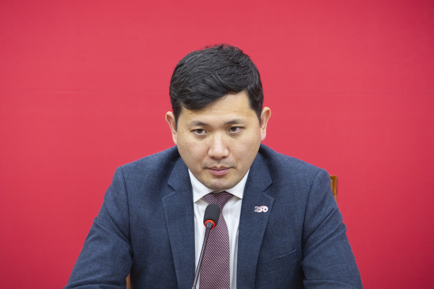 Kevin Kim, then charge d'affaires at the U.S. Embassy in Seoul, speaks with People Power Party leader Jang Dong-hyeok at the National Assembly in western Seoul on Dec. 12, 2025. [YONHAP]