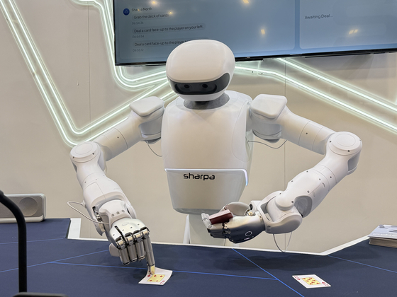 Sharpa Robotics' blackjack robot [SARAH CHEA]