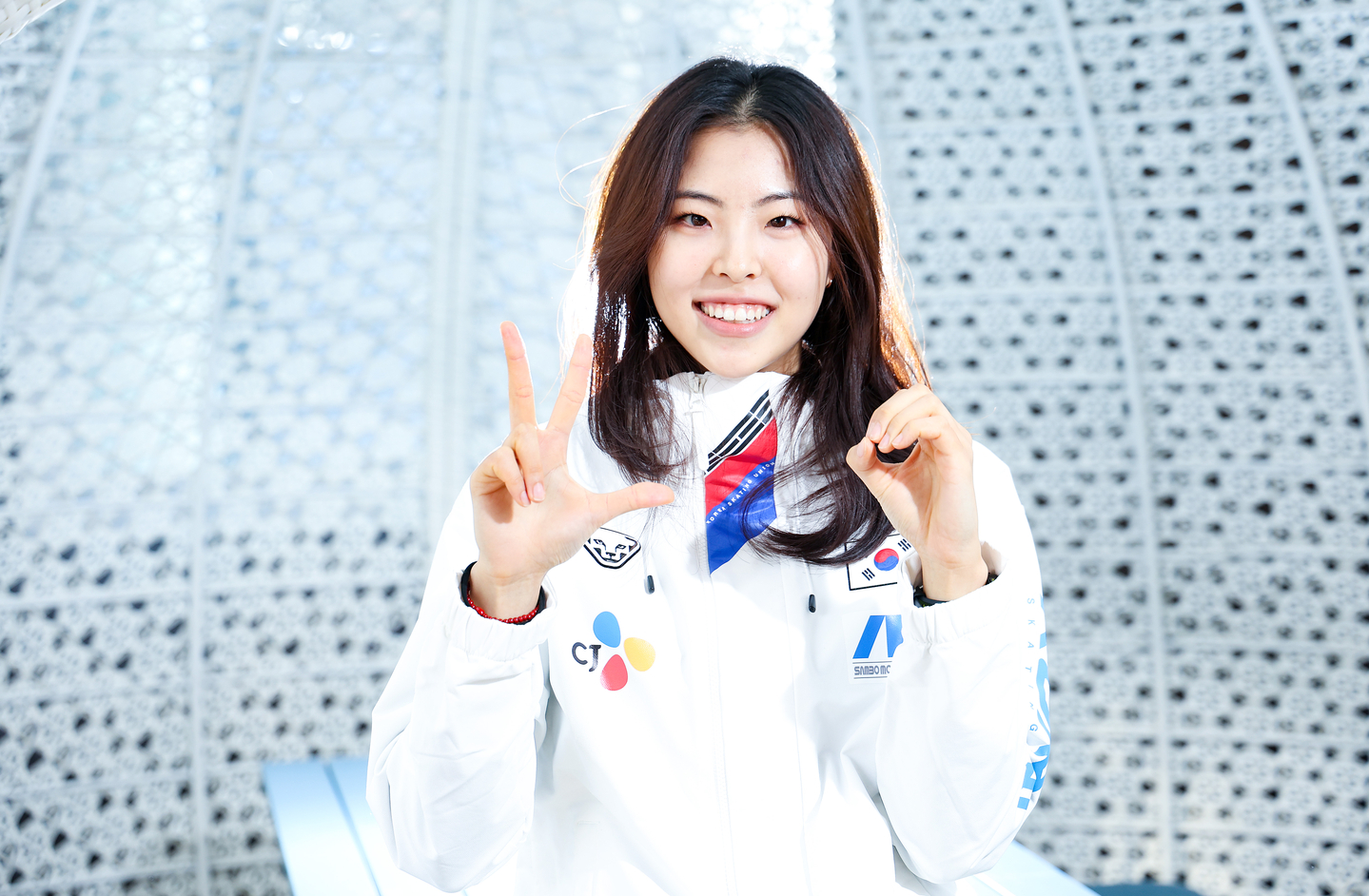 National team speed skater Lee Na-hyun poses for a photo during an interview with the JoongAng Ilbo at a cafe in Namyangju, Gyeonggi on Jan. 5. [WOO SANG-JO]