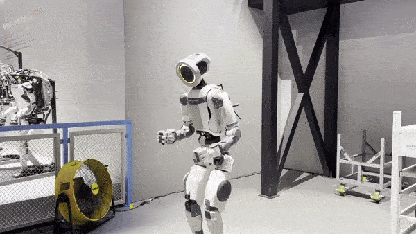 Robots work at Hyundai Motor's booth at the CES 2026 in Las Vegas. [SARAH CHEA]