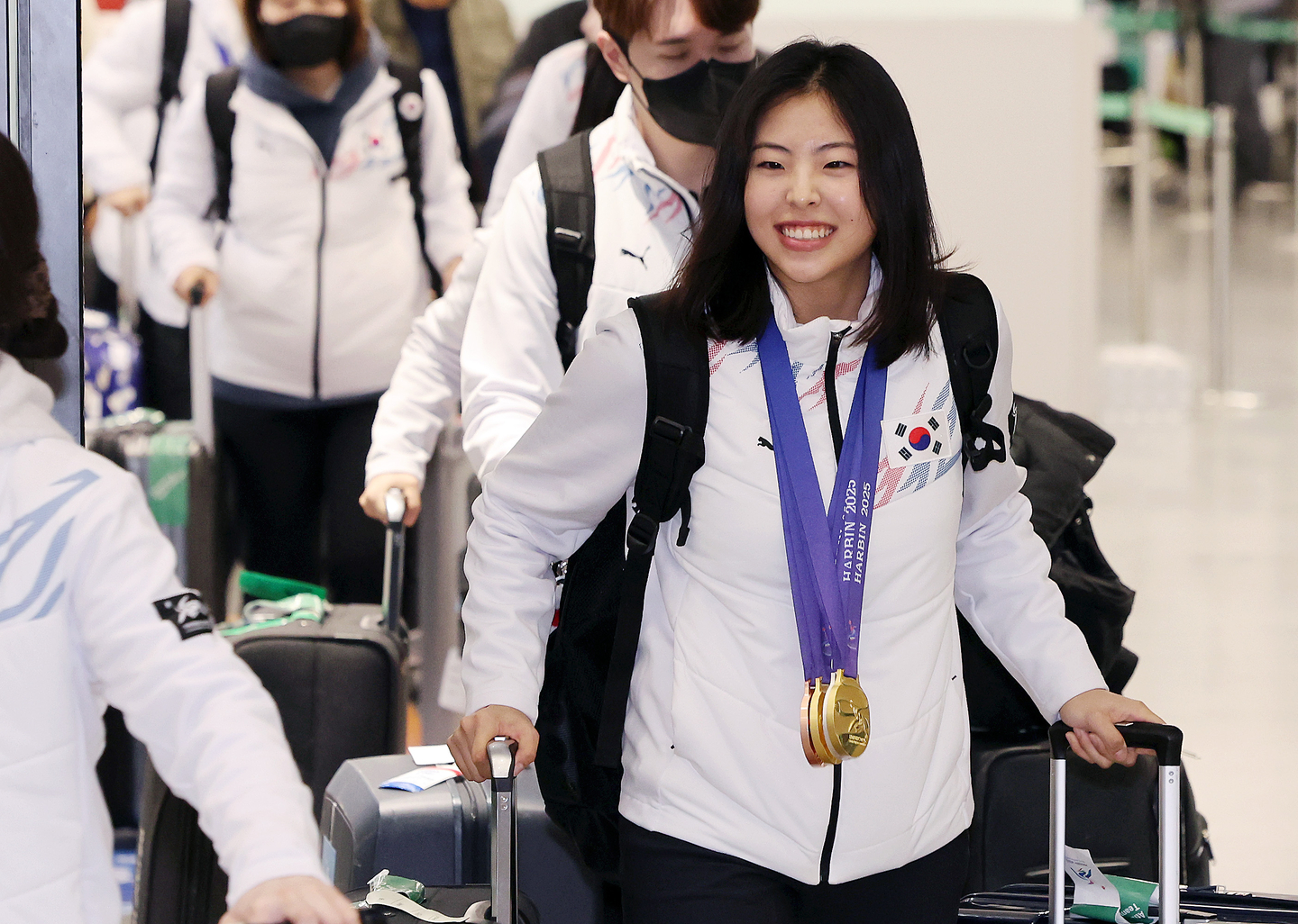 Speed skater Lee Na-hyun is seen arriving at Incheon International Airport, returing from the Harbin Winter Asian Games, on Feb. 12, 2025. [NEWS1] 