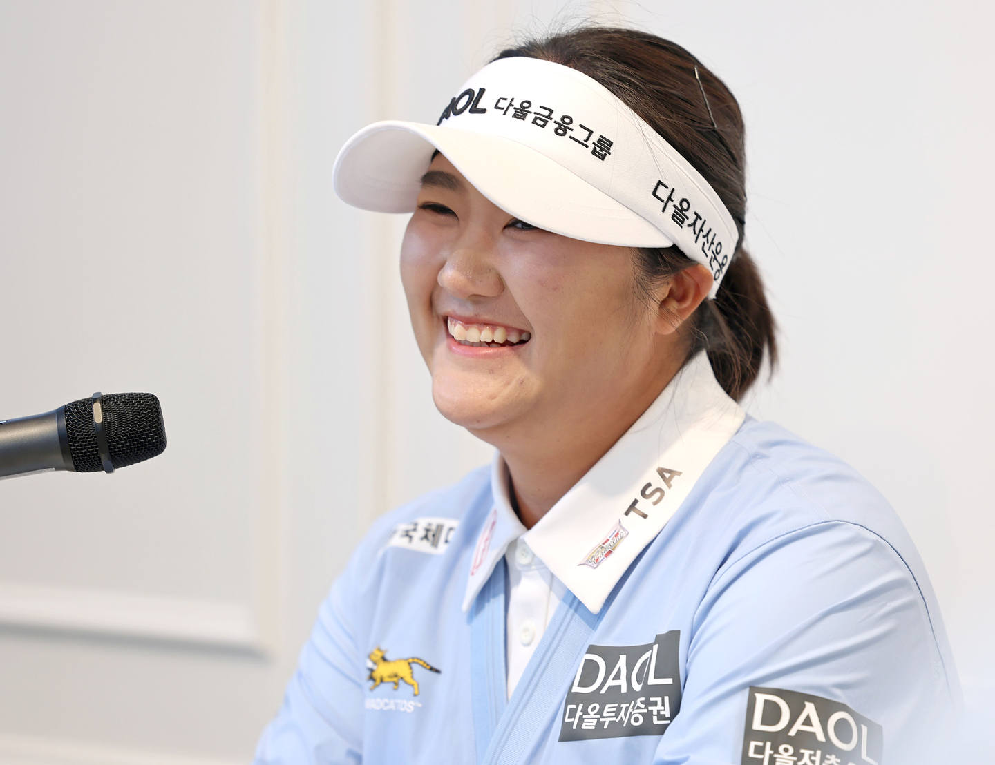 Korean LPGA golfer Ryu Hae-ran speaks at a press conference in Seoul on Jan. 6. [YONHAP]