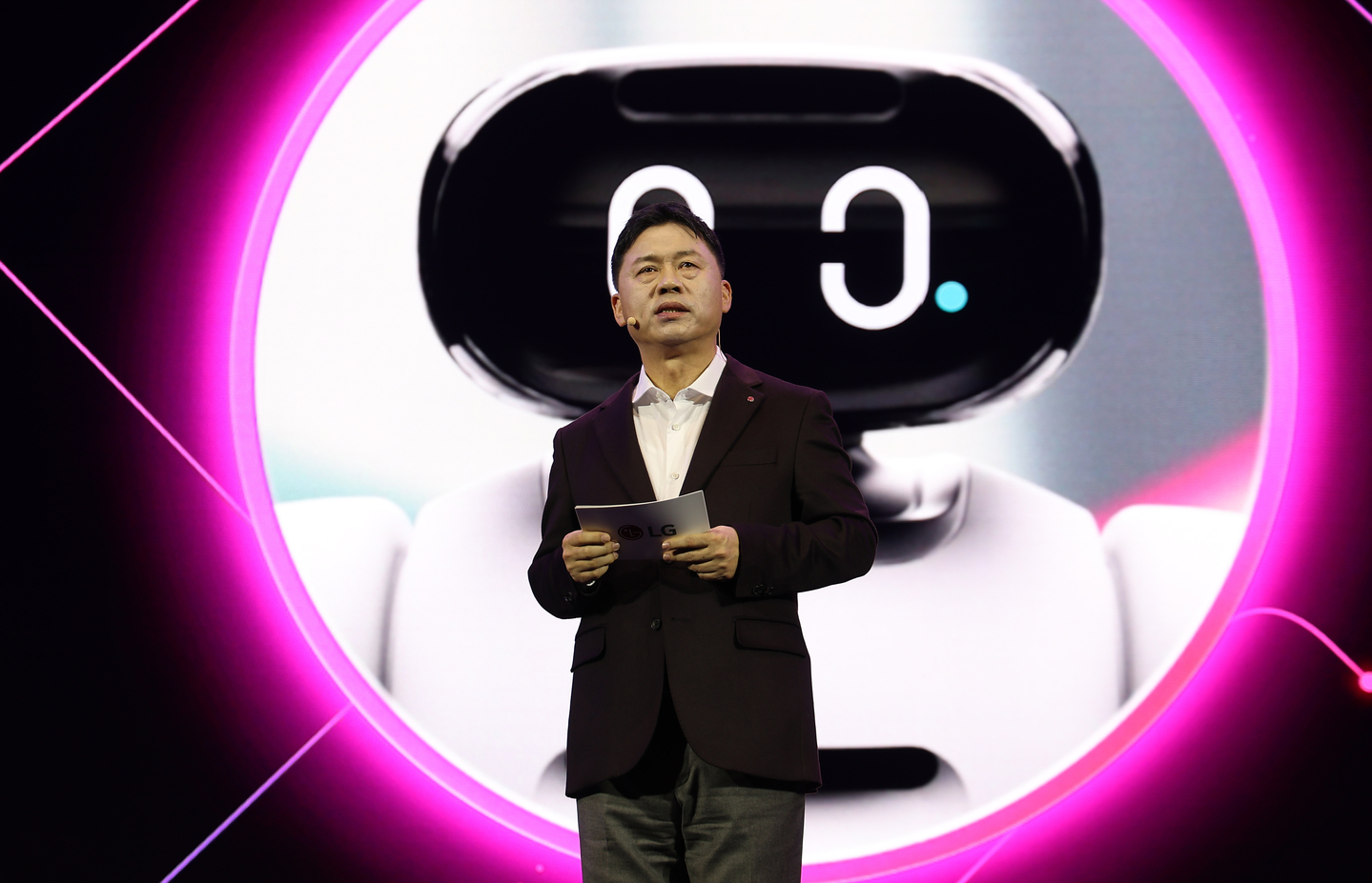 LG Electronics CEO Lyu Jae-cheol speaks at the company's LG World Premiere held in Las Vegas ahead of CES 2026 on Jan. 5. [YONHAP]