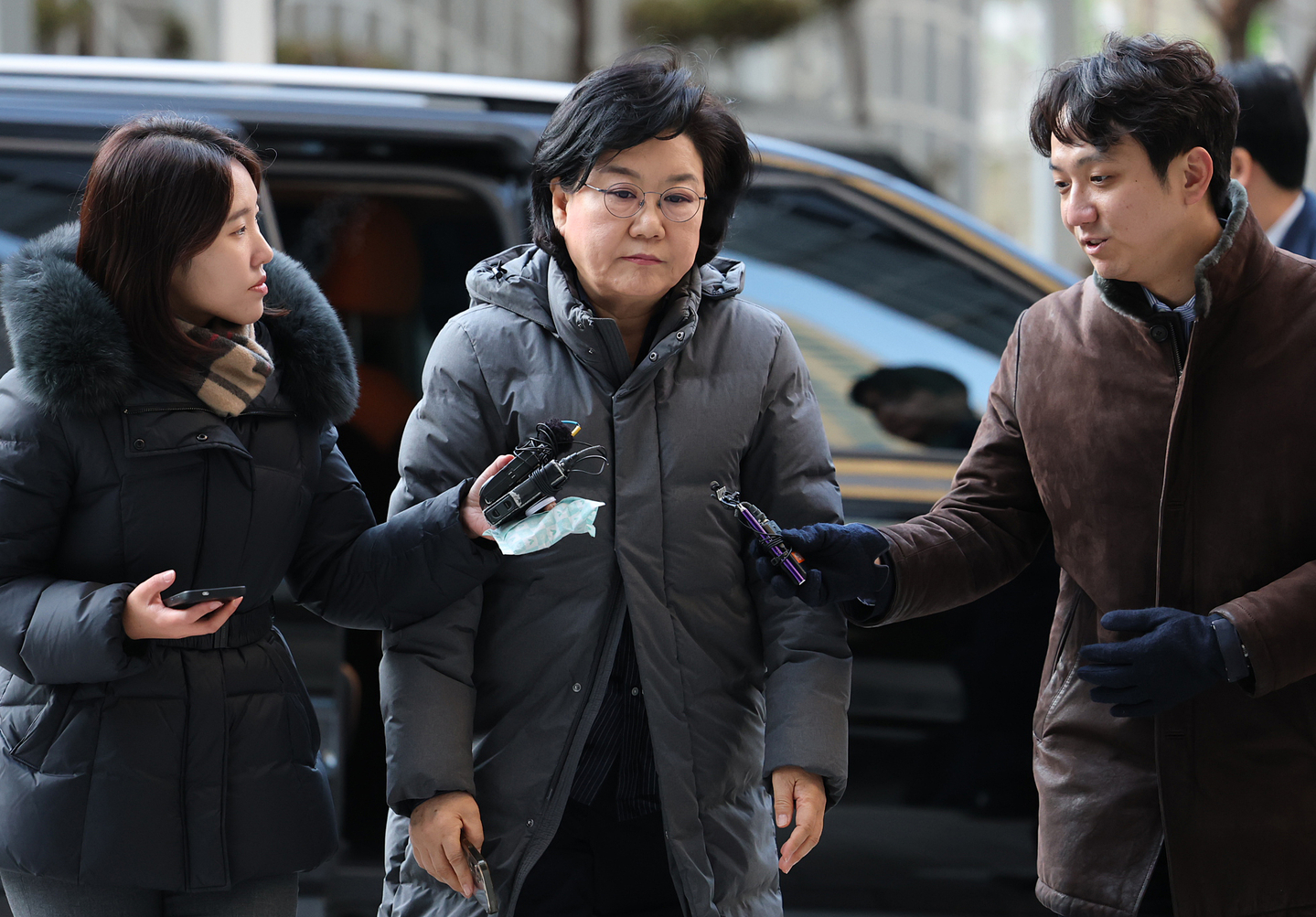 Lee Hye-hoon, the nominee to lead the newly established Ministry of Planning and Budget, center, arrives at her confirmation hearing preparation office at the Korea Deposit Insurance Corporation in Jung District, central Seoul, on Jan. 8. [NEWS1]