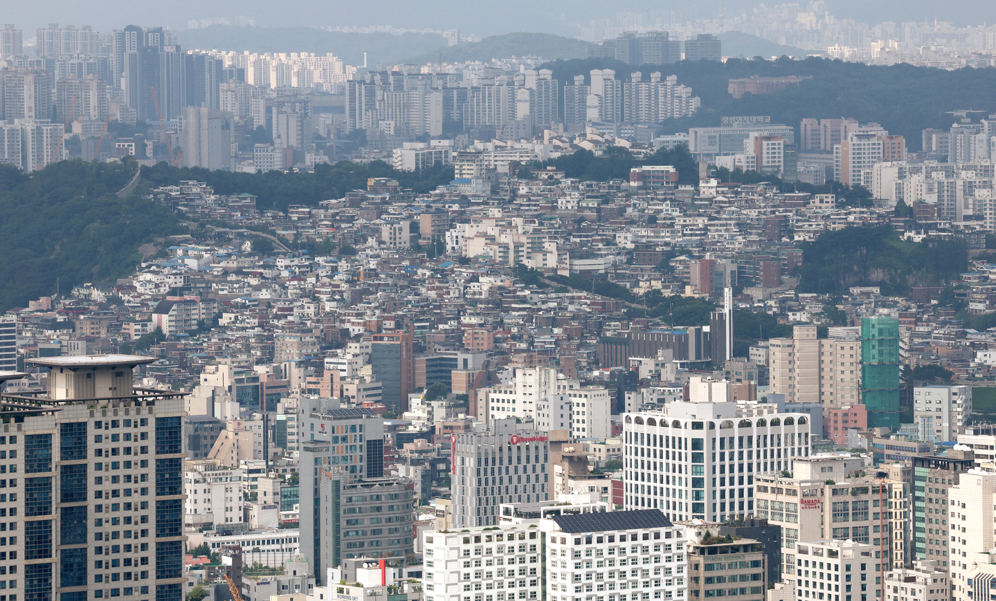 Apartment buildings are seen from Mount Namsam in central Seoul on Aug. 8, 2024. [NEWS1] 