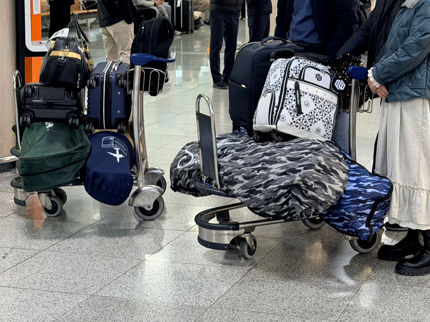 Golf tourists arrive at Jeju International Airport [CHOI CHOONG-IL]