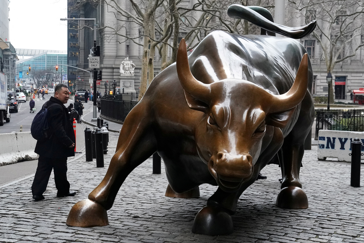 The Charging Bull or Wall Street Bull is pictured in the Manhattan borough of New York City, New York, on Jan. 16, 2019. [REUTERS/YONHAP]