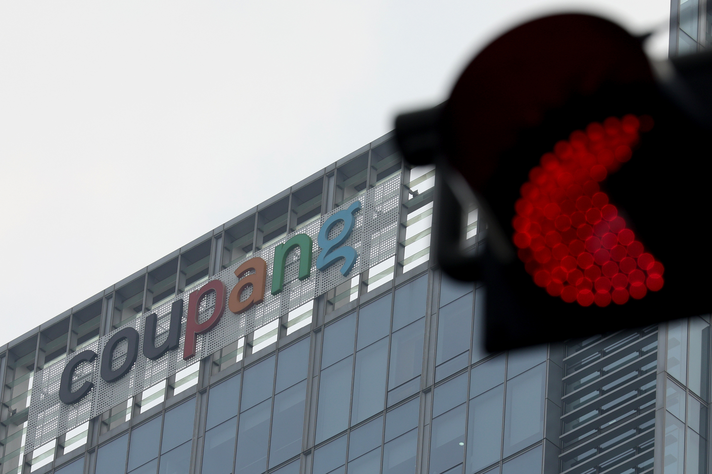 Coupang's logo is seen at the company's headquarters in Songpa District, southern Seoul, on Dec. 29, 2025. [JANG JIN-YOUNG]
