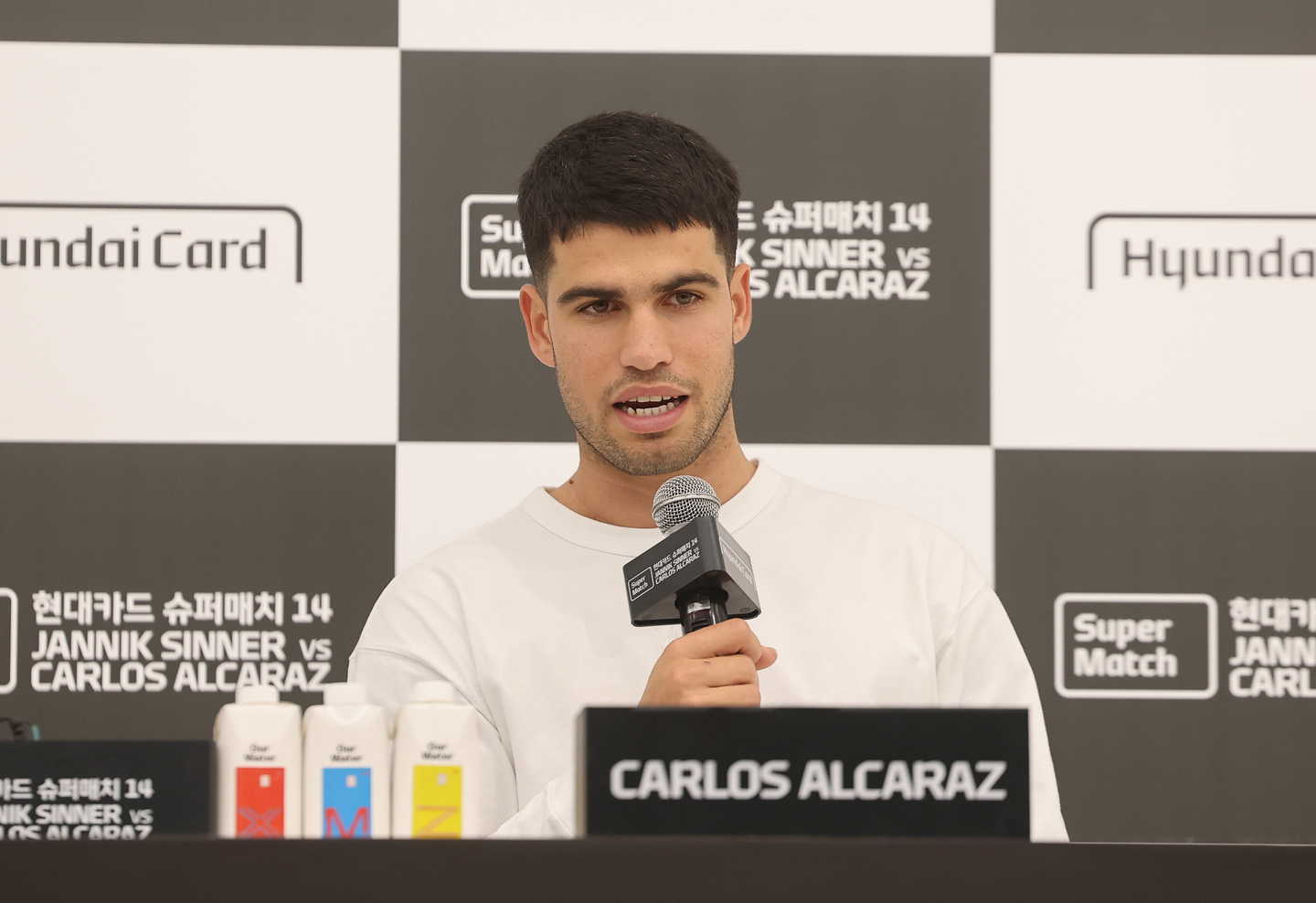 Carlos Alcaraz of Spain speaks during a press conference in Seoul on Jan. 9, on the eve of his exhibition tennis match against Jannik Sinner of Italy in Korea. [YONHAP]