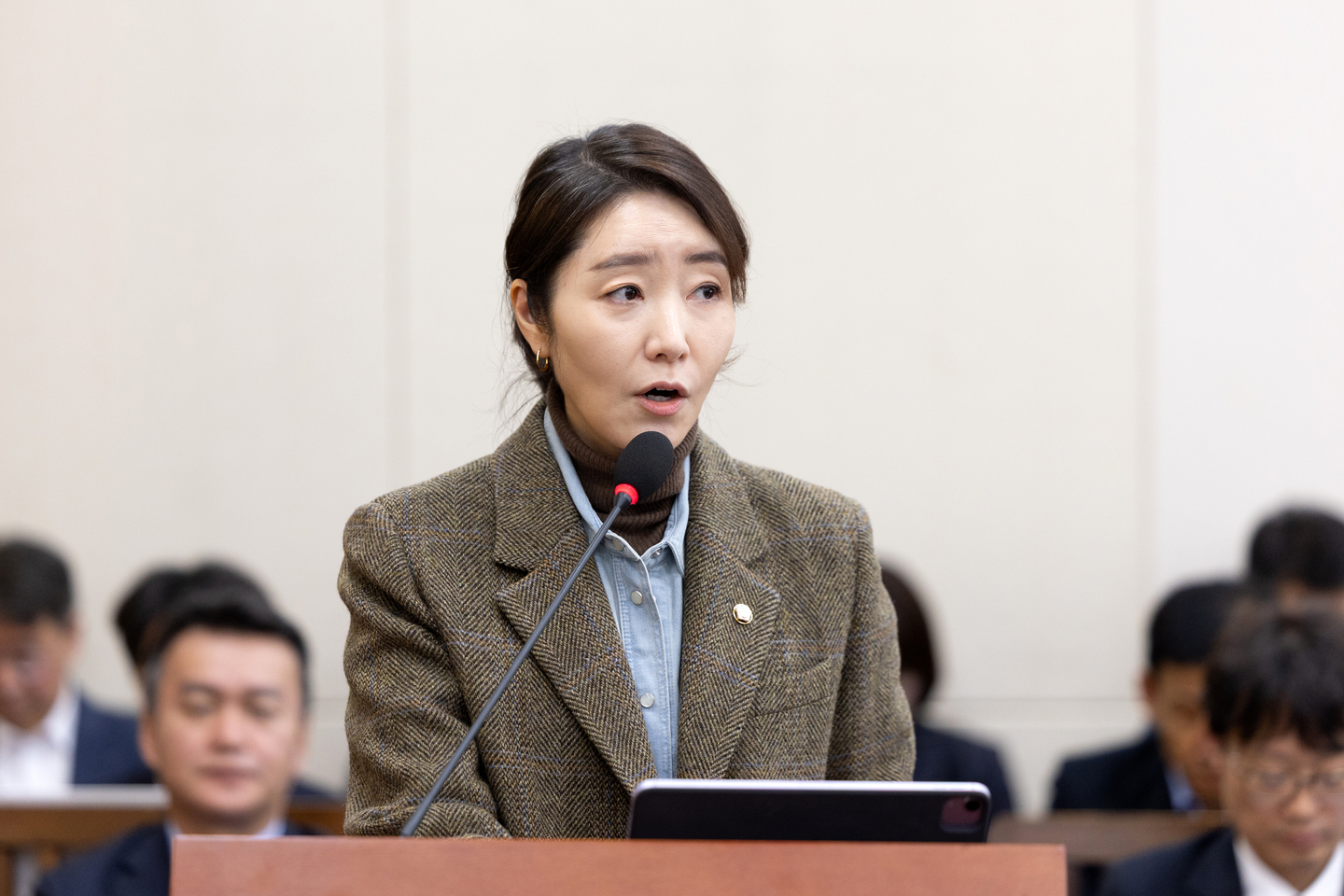 Democratic Party Rep. Kang Sun-woo speaks during a National Assembly session at the National Assembly in Yeouido, western Seoul, on Nov. 12, 2025. [NEWS1]