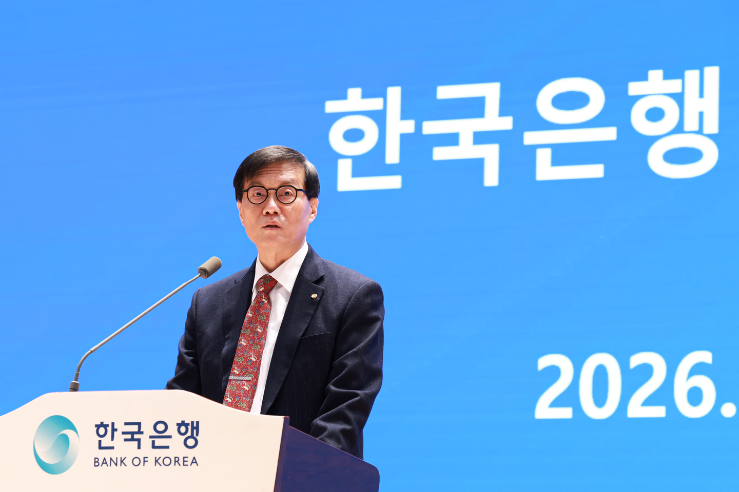 Bank of Korea Gov. Rhee Chang-yong delivers a New Year's address at the annual kick-off ceremony at the central bank's building in Jung District, central Seoul, on Jan. 2, 2026. [YONHAP] 