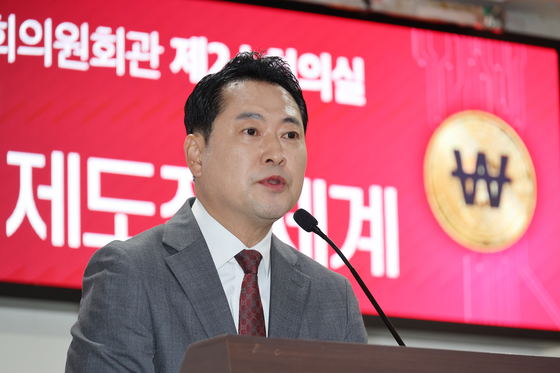 Jang Dong-hyuk, leader of the main opposition People Power Party speaks at a forum held to discuss key issues and desirable institutional framework for introducing won-denominated stablecoins at the National Assembly in Yeouido, Seoul, on Sept. 30, 2025. [YONHAP] 
