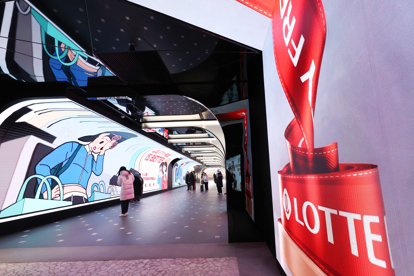 Lotte Duty Free's renovated Star Avenue reopened on Jan. 12. [YONHAP]
