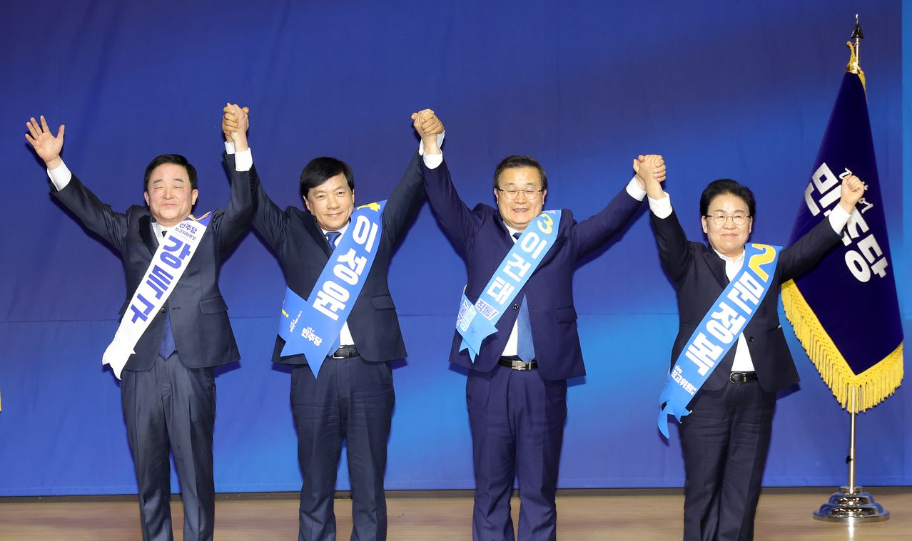 From left: Reps. Kang Deuk-gu, Lee Sung-yoon, Lee Geon-tae and Moon Jeong-bog, the nominees, are seen at the by-election for the Supreme Council members of the Democratic Party at the National Assembly on Jan. 11. [JANG JIN-YOUNG]