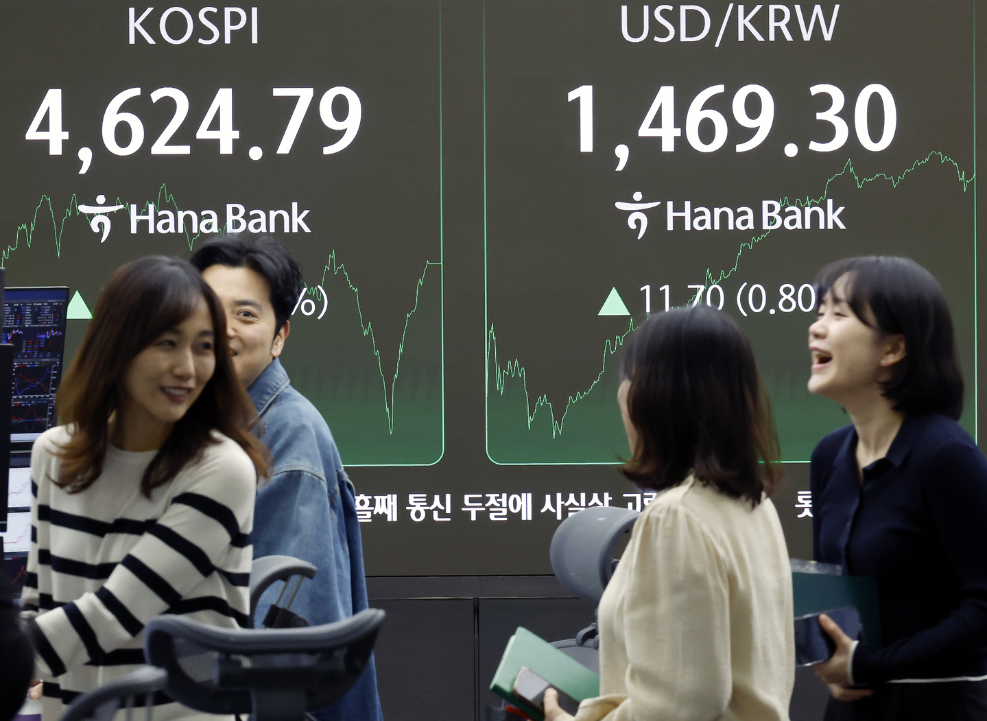The Kospi is seen at 4,624.79 points on an electric board in Hana Bank's trading room in Jung District, central Seoul, on Jan. 12, up 38.47 points, or 0.84 percent, from the previous trading session. [YONHAP]