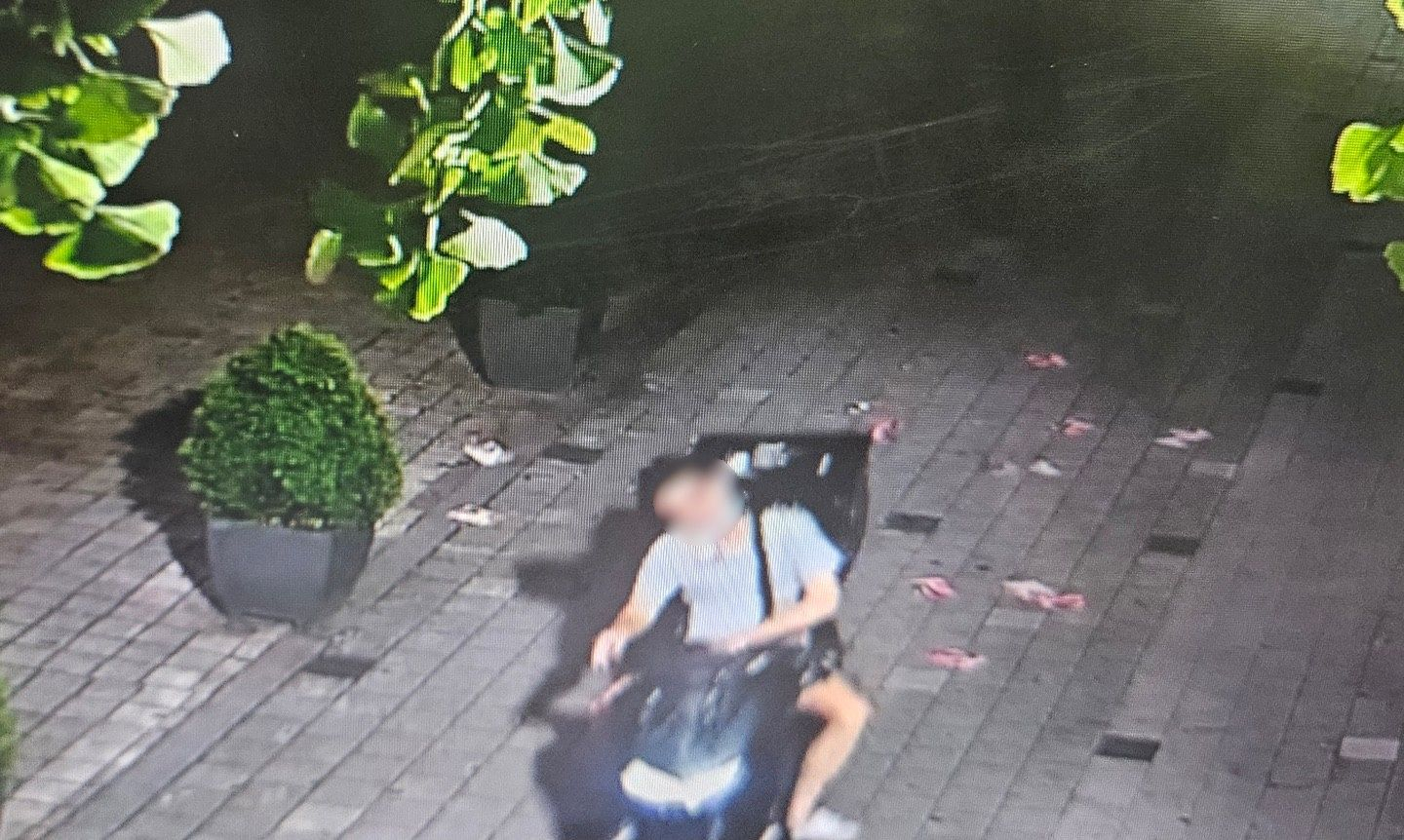 A motorcycle rider throws out Illegal leaflets in the Gangnam area. [SEOUL METROPOLITAN POLICE] 