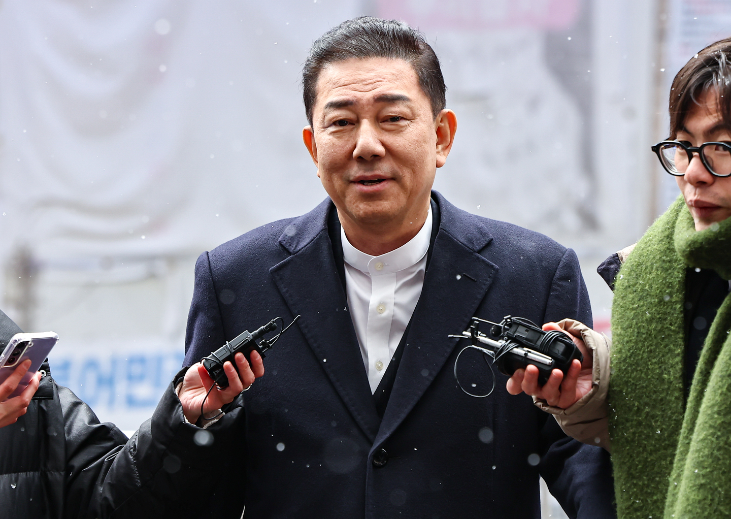 Kim Byung-kee, former floor leader of the Democratic Party, arrives for a meeting of the party’s ethics tribunal at the Democratic Party headquarters in Yeouido, western Seoul, on Jan. 12, 2026. [NEWS1]