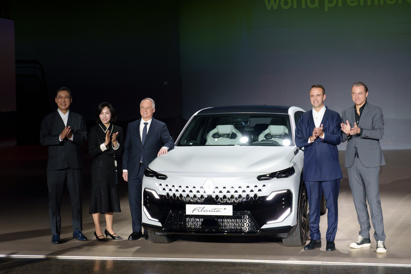 Renault’s chief growth officer and CEO of Renault Brand, Fabrice Cambolive, third from left and Renault Korea CEO Nicholas Paris, fourth from left, pose next to the Renault Renault Filante, the French automaker's global flagship vehicle, on Jan. 13 in eastern Seoul. [CHO YONG-JUN]