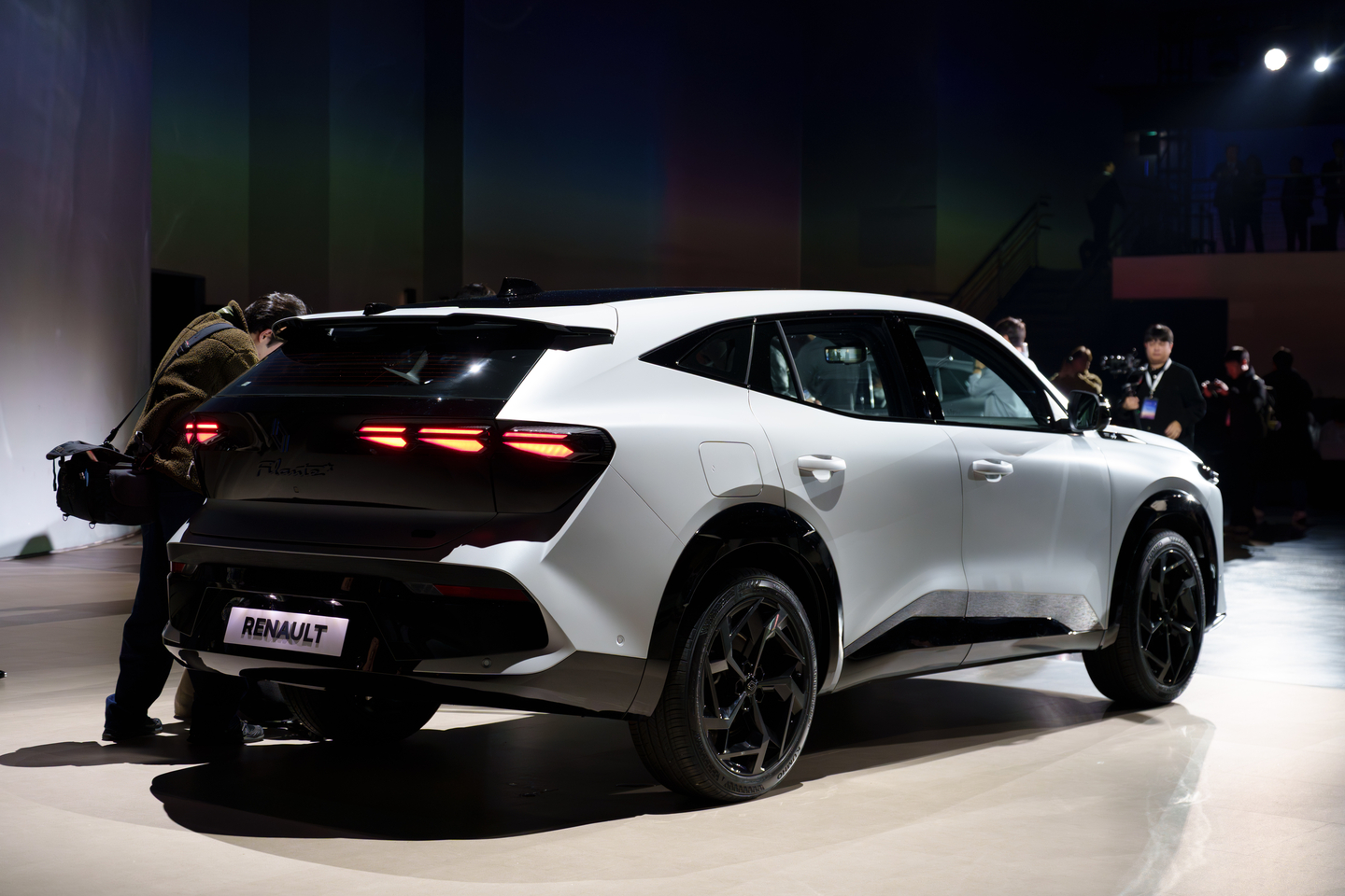 Renault Filante, the French automaker's global flagship vehicle, was unveiled Jan. 13 in eastern Seoul. [CHO YONG-JUN]