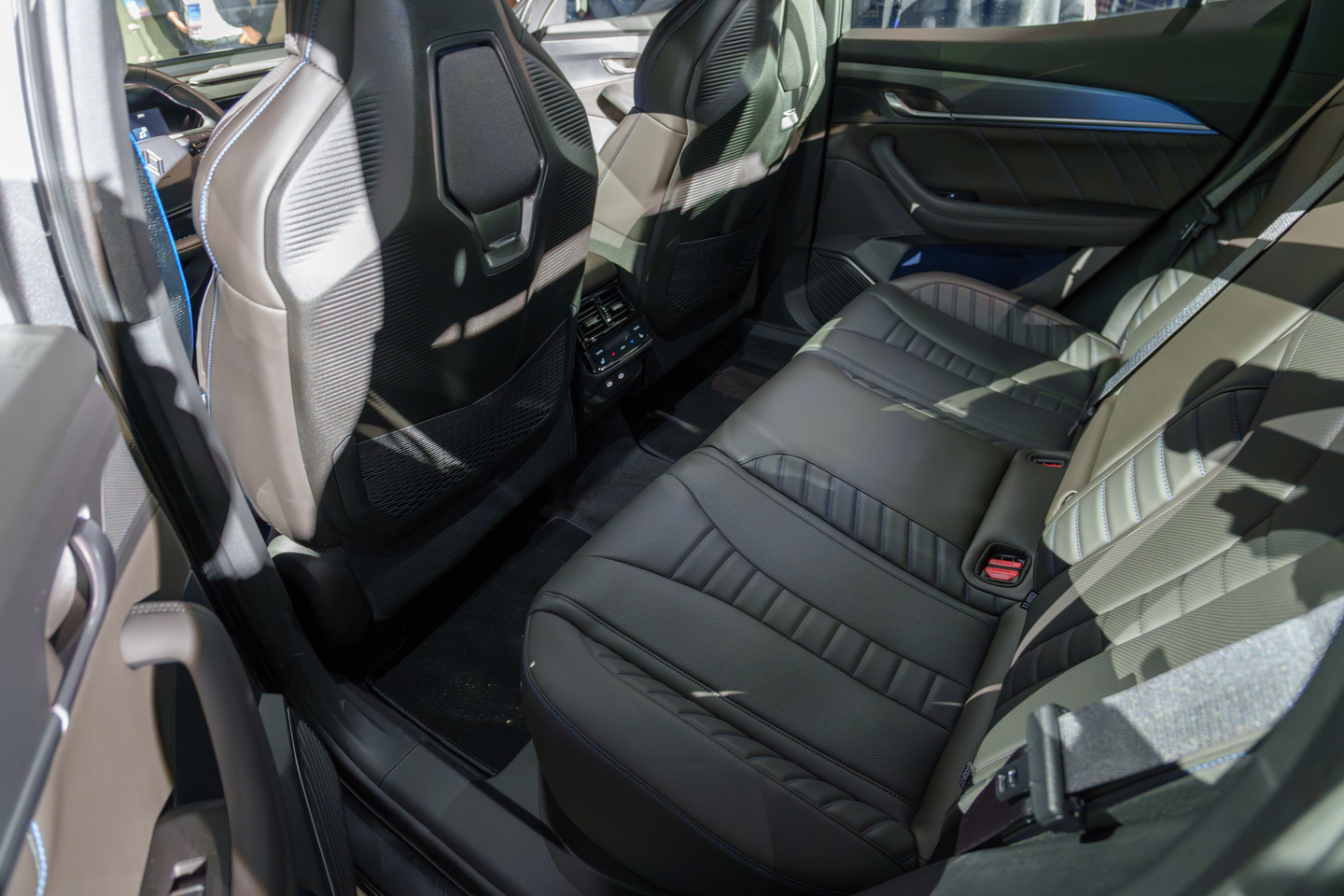 Renault Filante, the French automaker's global flagship vehicle, was unveiled Jan. 13 in eastern Seoul. [CHO YONG-JUN]