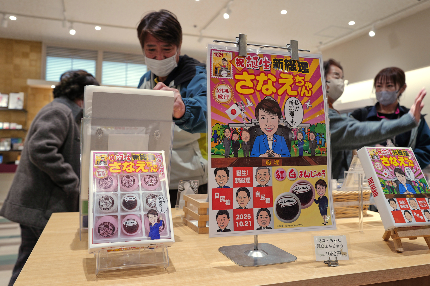 Visitors look at souvenir items featuring South Korean President Lee Jae Myung and Japanese Prime Minister Sanae Takaichi at a shop near the venue of their summit Nara, western Japan, on Jan. 13. Nara is Takaichi's hometown. [AP/YONHAP]
