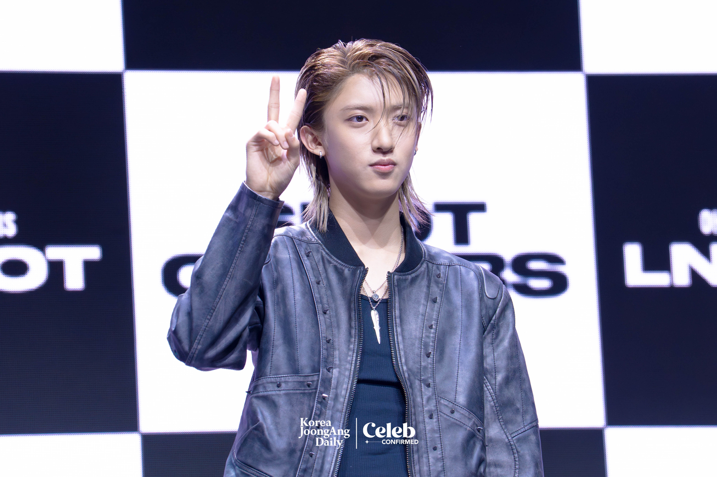 LNGSHOT’s Woojin poses for photos during a showcase for the release of the group’s first EP, ″Shot Callers,″ at Myunghwa Live Hall in western Seoul on Jan. 13. [DANIELA GONZALEZ PEREZ]