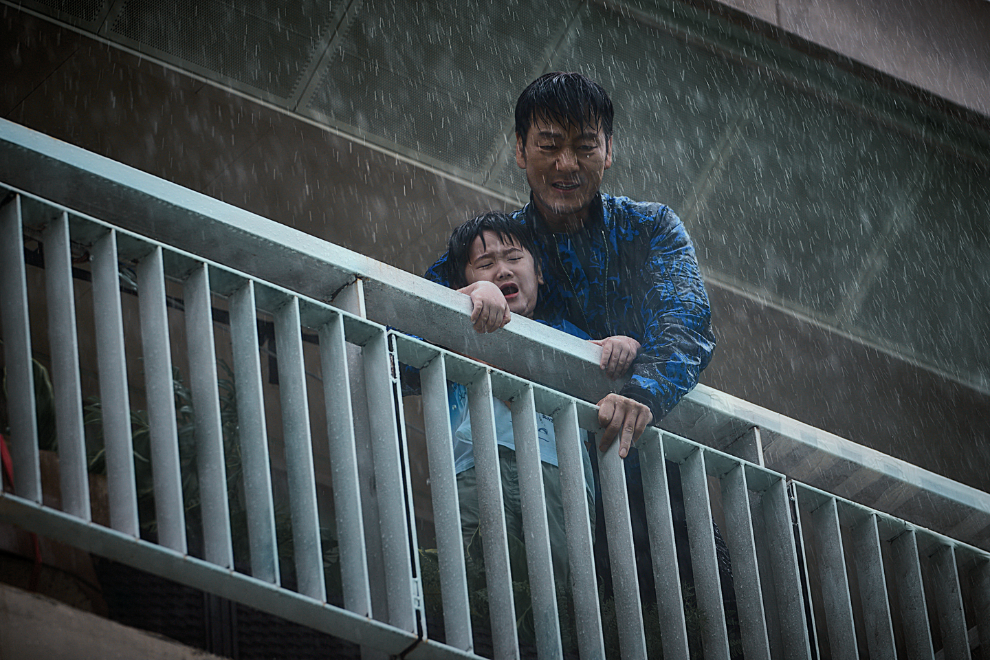 Still from Netflix's sci-fi disaster film ″The Great Flood″ (2025) [NETFLIX]