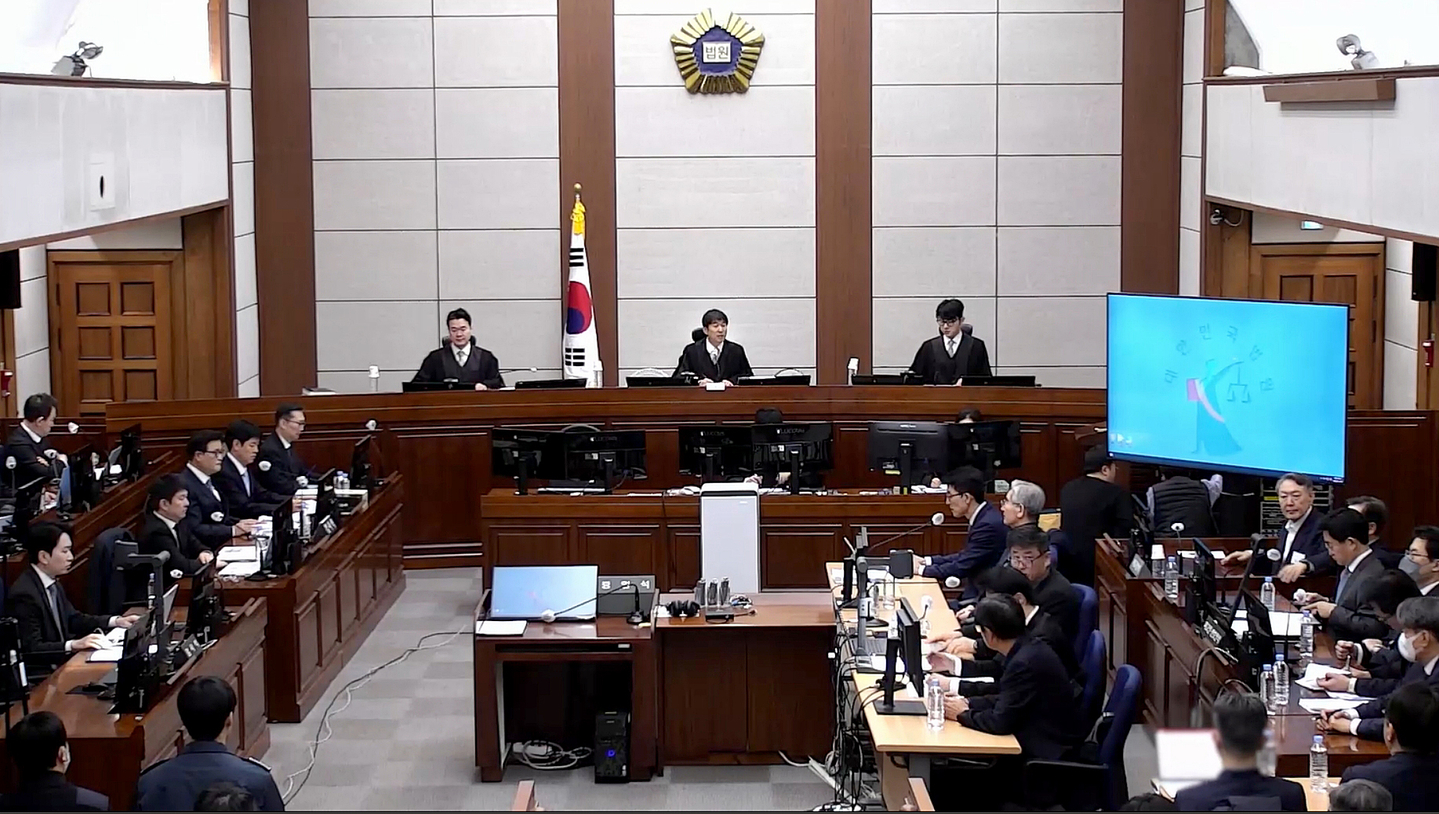Defendants, judges, lawyers and prosecutors are seen during an insurrection charge hearing related to the Dec. 3, 2024, martial law declaration at Seoul Central District Court in Seocho District, southern Seoul, on Jan. 9. [SEOUL CENTRAL DISTRICT COURT]