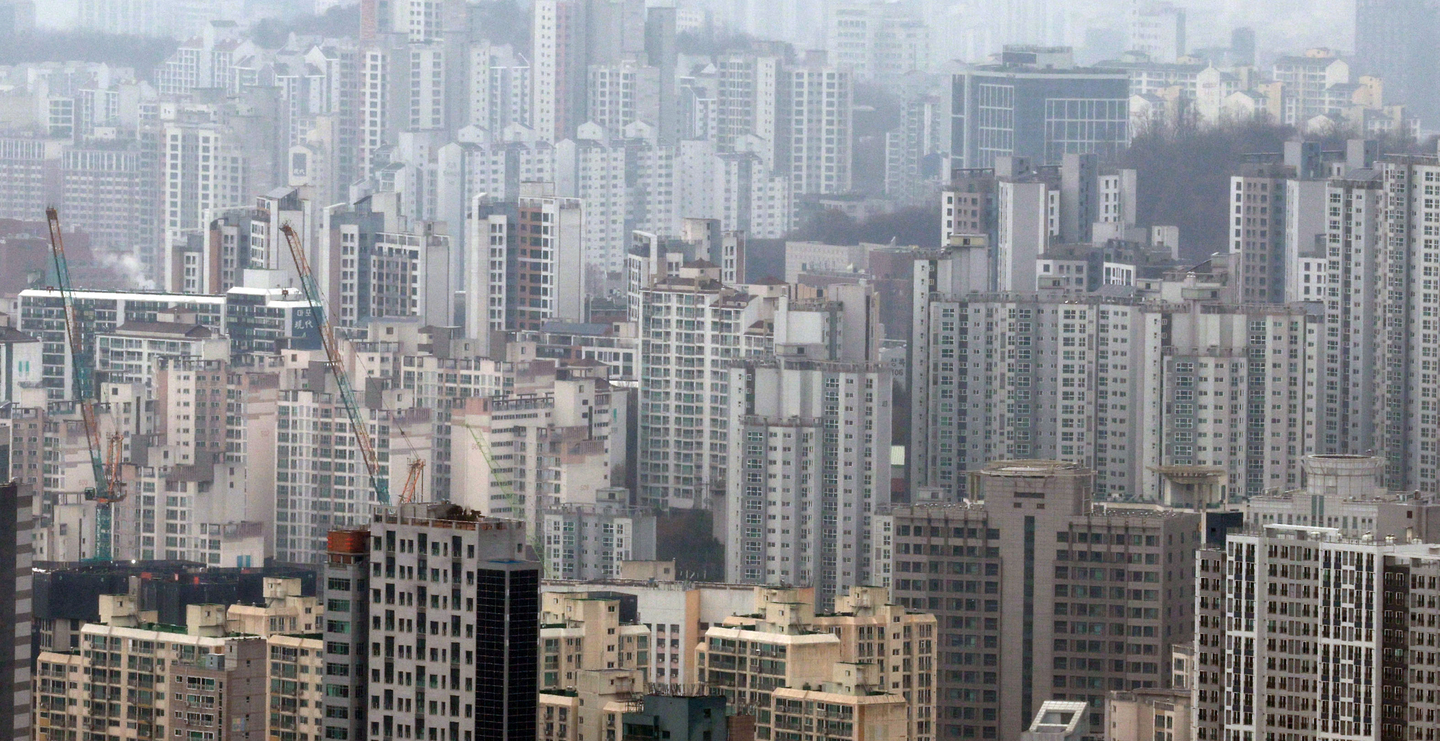 Apartments in Seoul are seen on Dec. 23, 2025. [YONHAP]