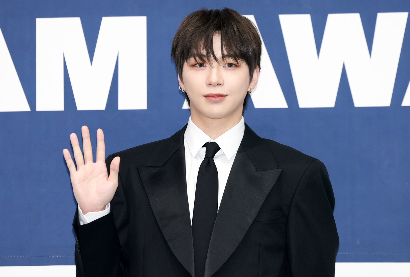 Singer Kang Daniel poses for photos on the blue carpet ahead of the 2025 K-World Dream Awardsat Jamsil Arena in Songpa District, southern Seoul, on Aug. 21, 2025. [NEWS1]