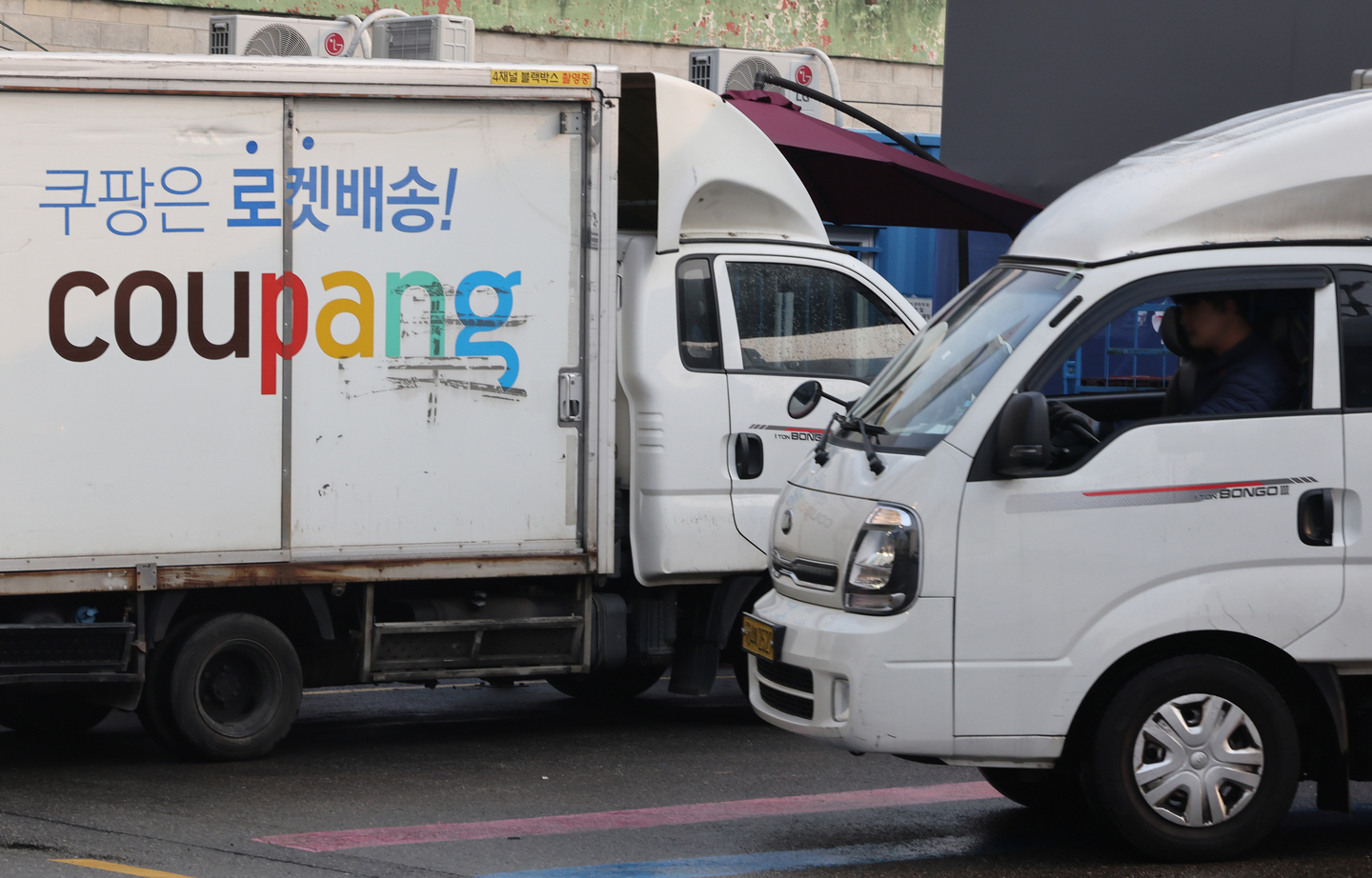 The Coupang logo is seen on a delivery truck parked at the retail company's logistics center in Seoul on Dec. 29, 2025. [YONHAP] 