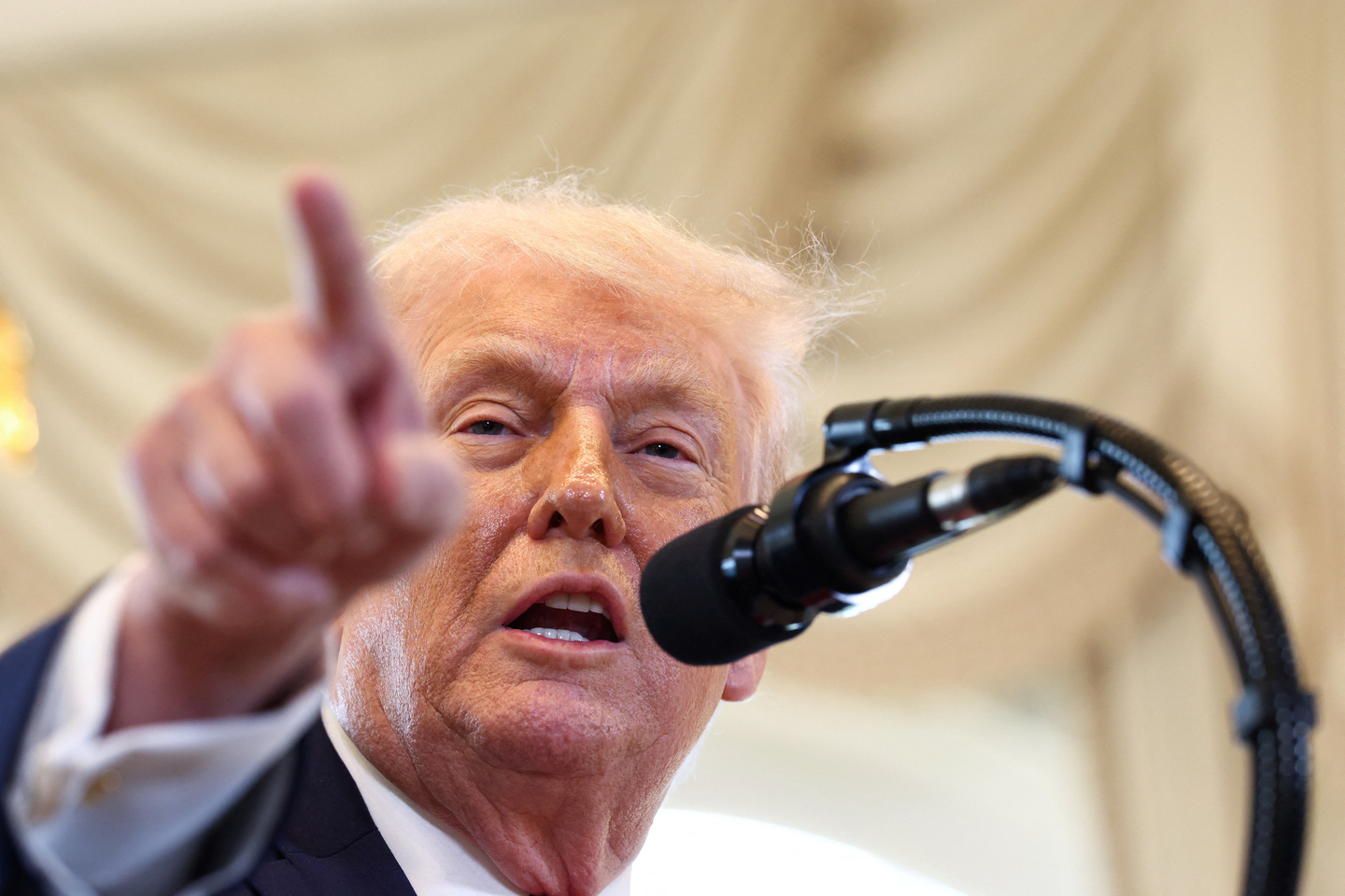 U.S. President Donald Trump speaks at a ceremony held to dedicate a 4-mile stretch of road from West Palm Beach Airport to his Mar-a-Lago estate as 'President Donald J. Trump Boulevard' at the Mar-a-Lago estate in Palm Beach, Florida, on Jan. 16. [REUTERS/YONHAP]