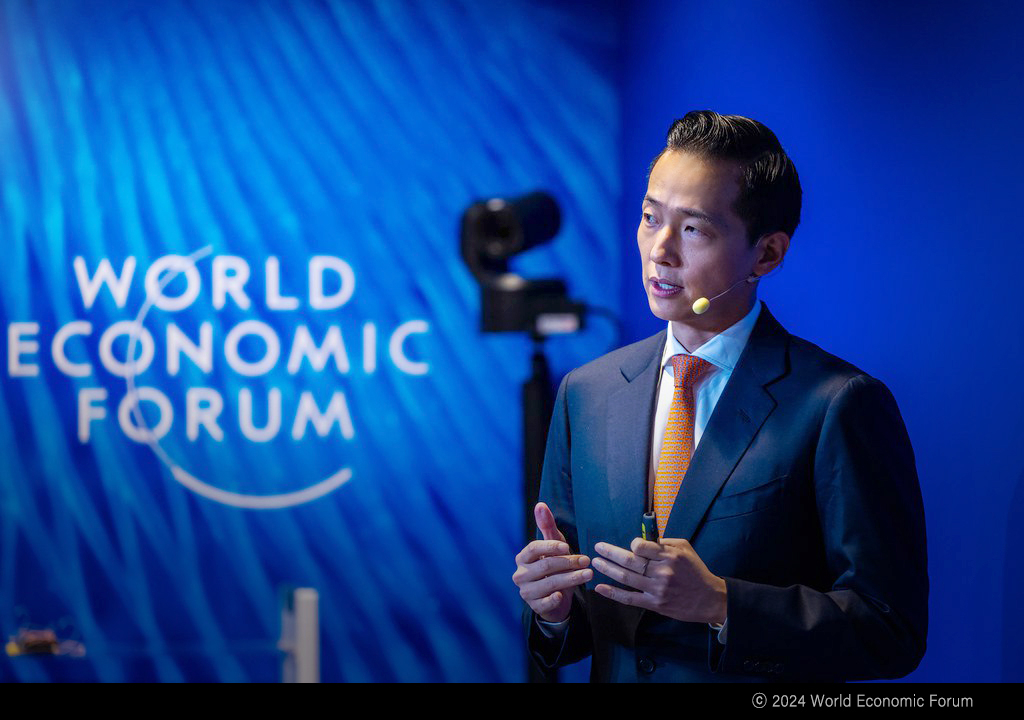Hanwha Group Vice Chairman Kim Dong-kwan gives a keynote speech at the 2024 World Economic Forum in Davos, Switzerland [HANWHA GROUP]