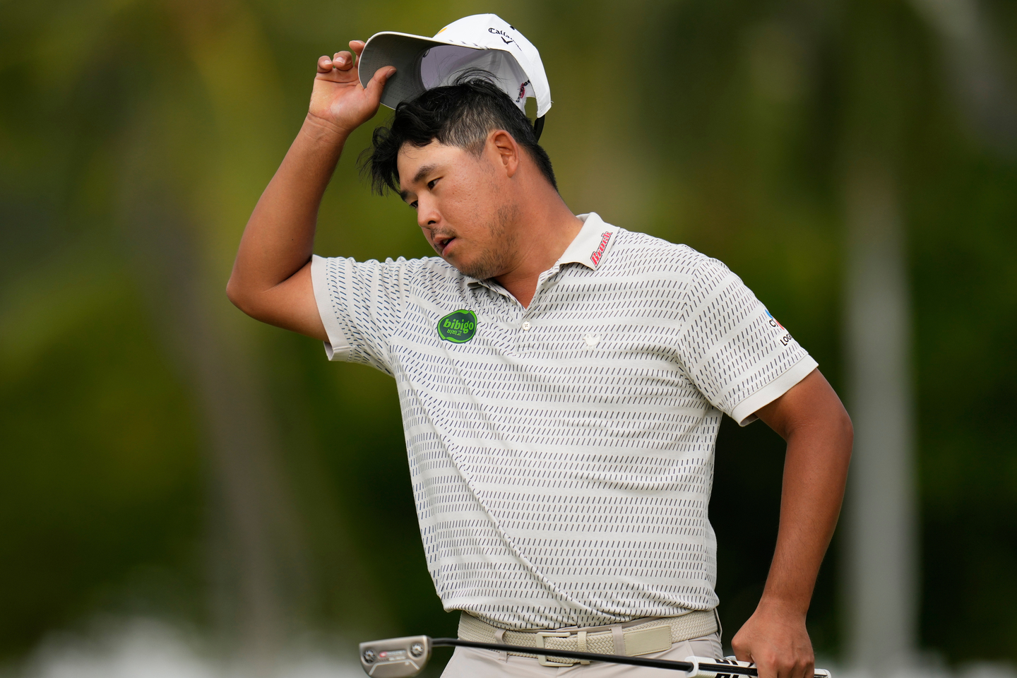 Kim Si-woo is seen after putting on the 18th hole during the fourth round of the Sony Open golf event at the Waialae Country Club in Honolulu on Jan. 18. [AP/YONHAP]