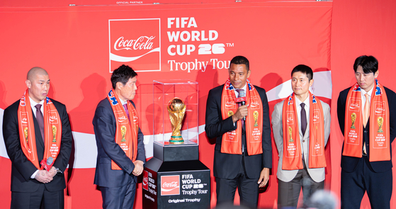 Former football players participate in a press conference held as part of the FIFA World Cup Trophy Tour at CGV Yongsan I’Park Mall in central Seoul on Jan. 16. From left are Cha Du-ri, Cha Bum-kun, Gilberto Silva, Lee Young-pyo and Koo Ja-cheol. [DANIELA GONZALEZ PEREZ]