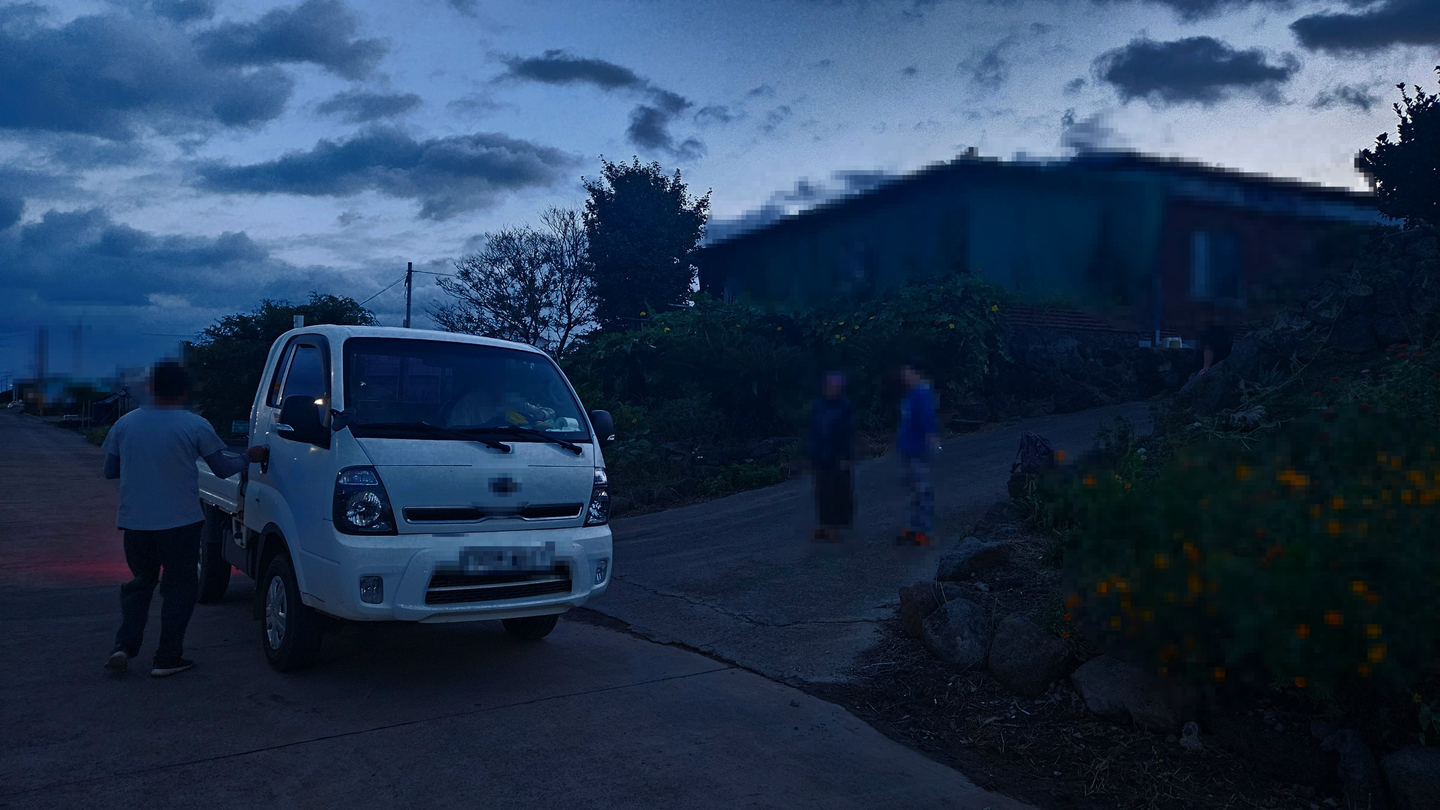A farmer transports undocumented Chinese migrants by truck in a rural area of Jeju Island in 2025. [KIM JEONG-JAE]