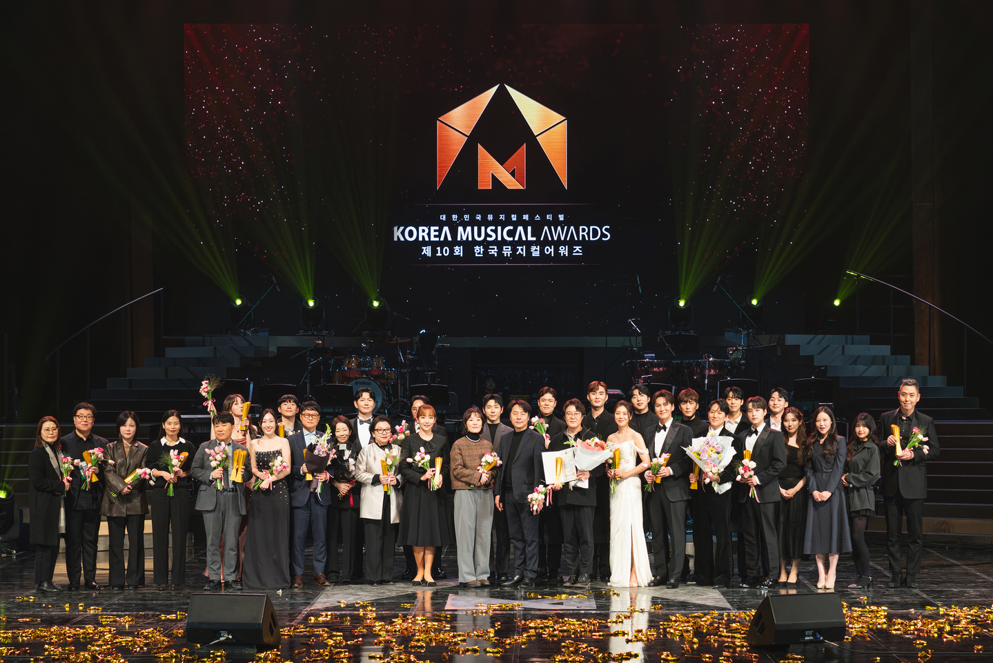 Winners of the 10th Korean Musical Awards pose at the Sejong Center for the Performing Arts in central Seoul on Jan. 19. [THE WAVE]