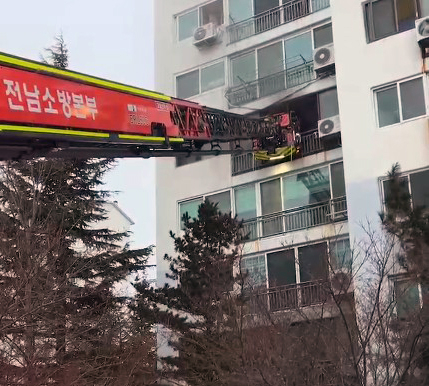 A crane truck is seen at the scene of a fire that broke out at an apartment in Gwangyang, South Jeolla on Jan. 19. [GWANGYANG FIRE DEAPARTMENT]