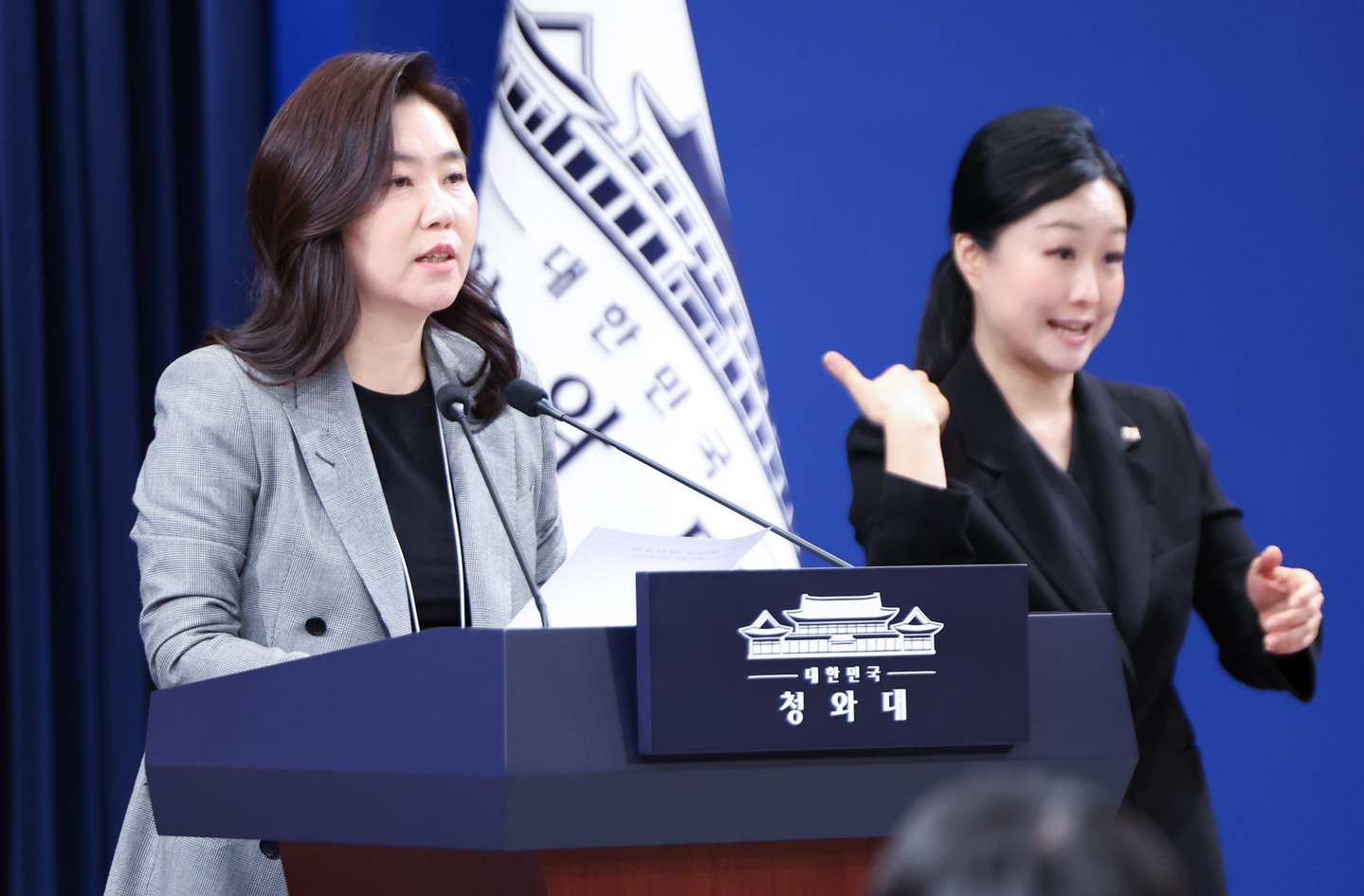 Blue House spokesperson Kang Yu-jung announces the plan to repatriate Koreans over alleged scam crimes in Cambodia during a press briefing at the Blue House in central Seoul on Jan. 22. [NEWS1] 