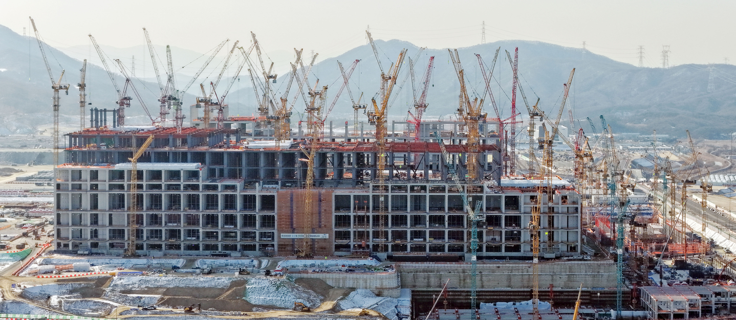 The Yongin semiconductor industrial complex in Yongin, Gyeonggi, is under construction on Jan. 20. [YONHAP] 