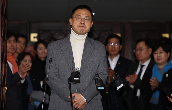 People Party Power Rep. Kim Sang-wook addresses the press after voting on the impeachment motion against President Yoon Suk Yeol on Saturday. Having walked out of the chamber with his party, he returned to cast a vote.  [YONHAP]