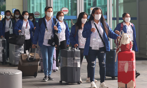 Filipino caregivers arrive at Incheon International Airport on Aug. 6, 2024, as part of a government pilot program to recruit foreign caregivers. [JOINT PRESS CORPS]