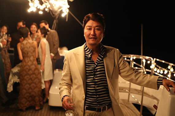 Actor Song Kang-ho appears in the film “The Drug King” (2018) portraying Lee Du-sam, a character who rises to prominence through drug exports in the 1970s. [SHOWBOX]