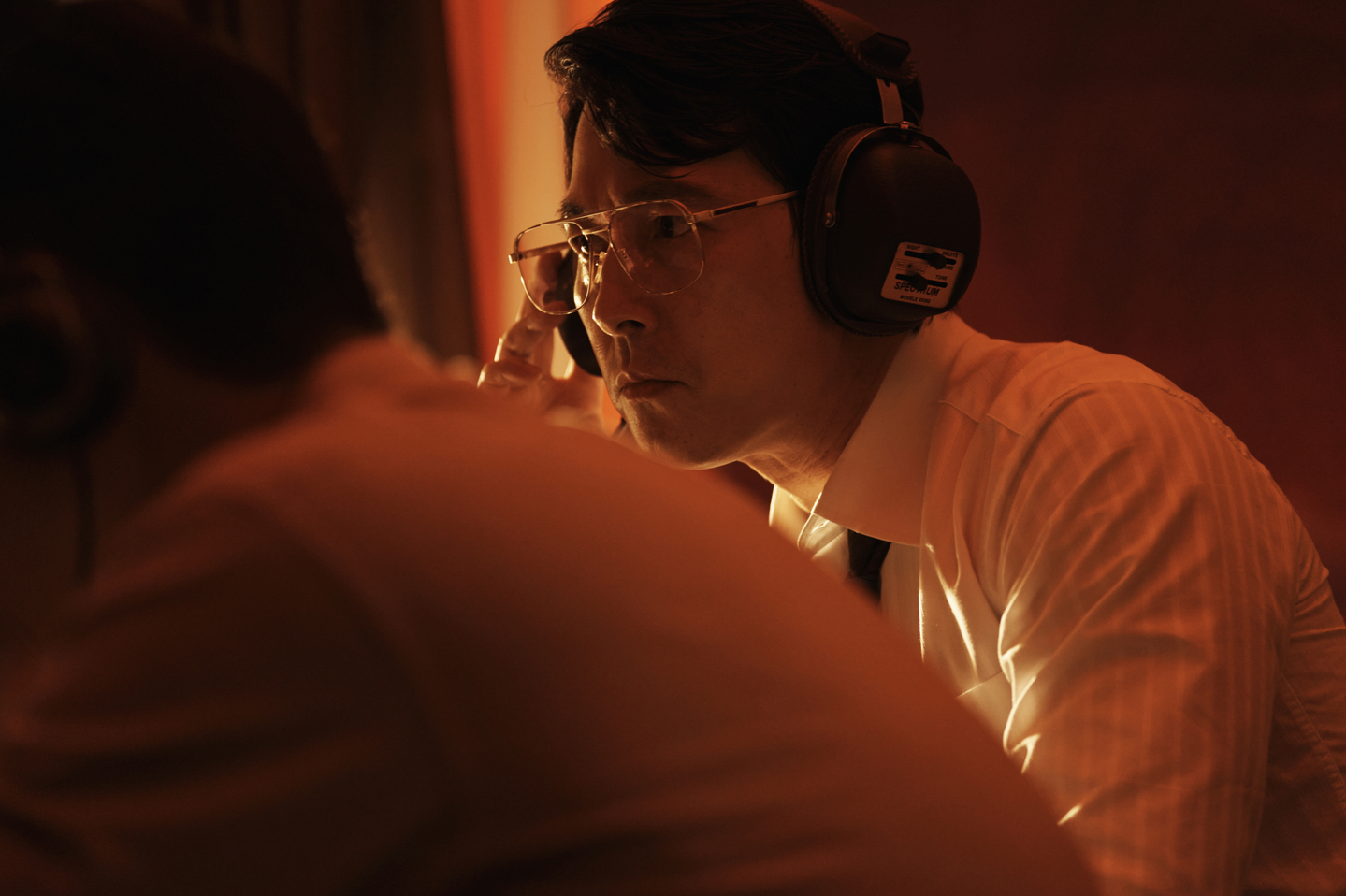 Actor Jung Woo-sung portrays prosecutor Jang Geon-young, who pursues Baek Ki-tae, in the series “Made in Korea.” [WALT DISNEY COMPANY KOREA]