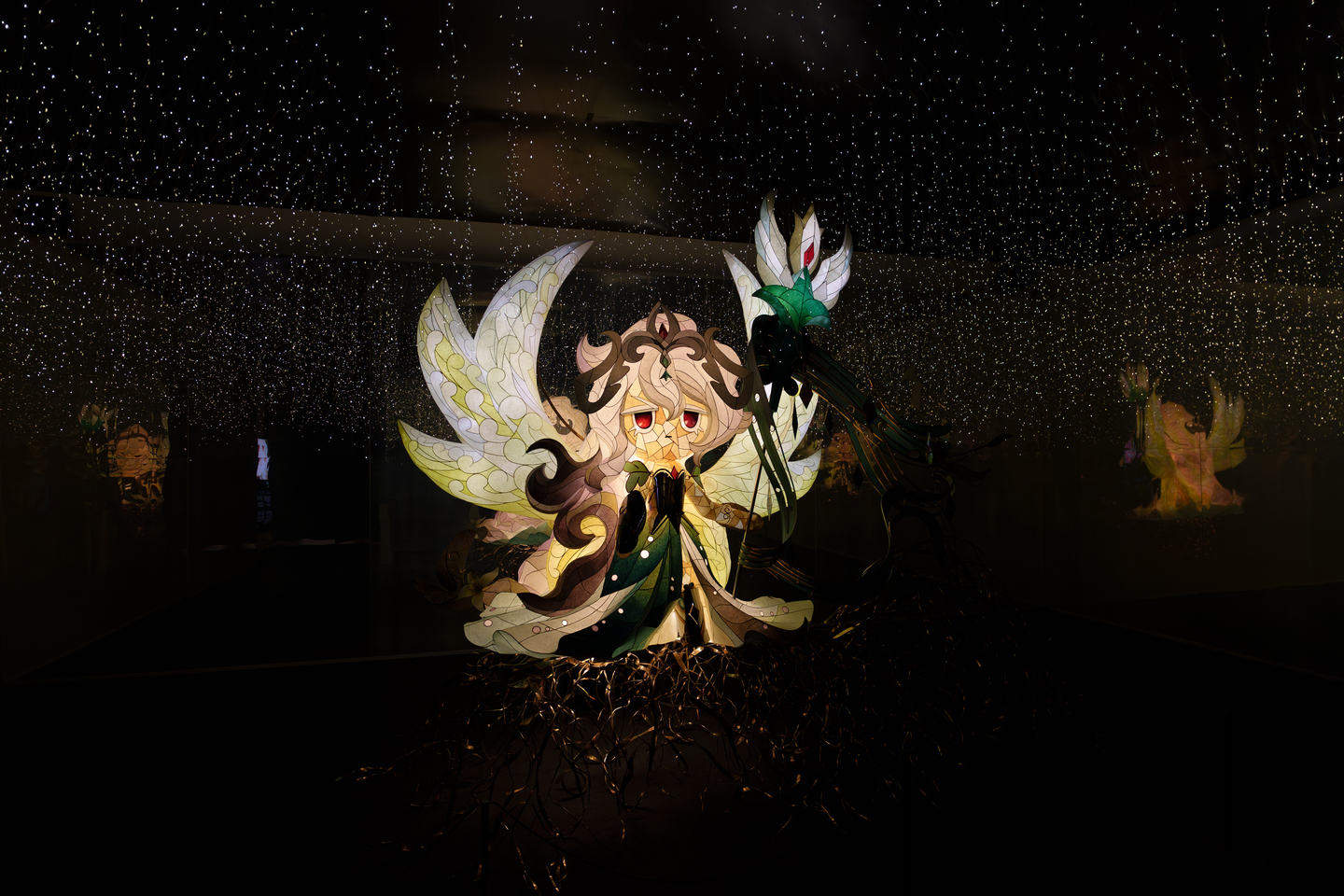 A White Lily Cookie character made with traditional lanterns, named “Many Lights That Grow Brighter Together 'Freedom,'” by Jeon Young-ill at the CookieRun Kingdom’s “Legacy of the Kingdom” art exhibition at the Ara Art Center in Insa-dong in Jongno District, central Seoul. [CHO YONG-JUN]