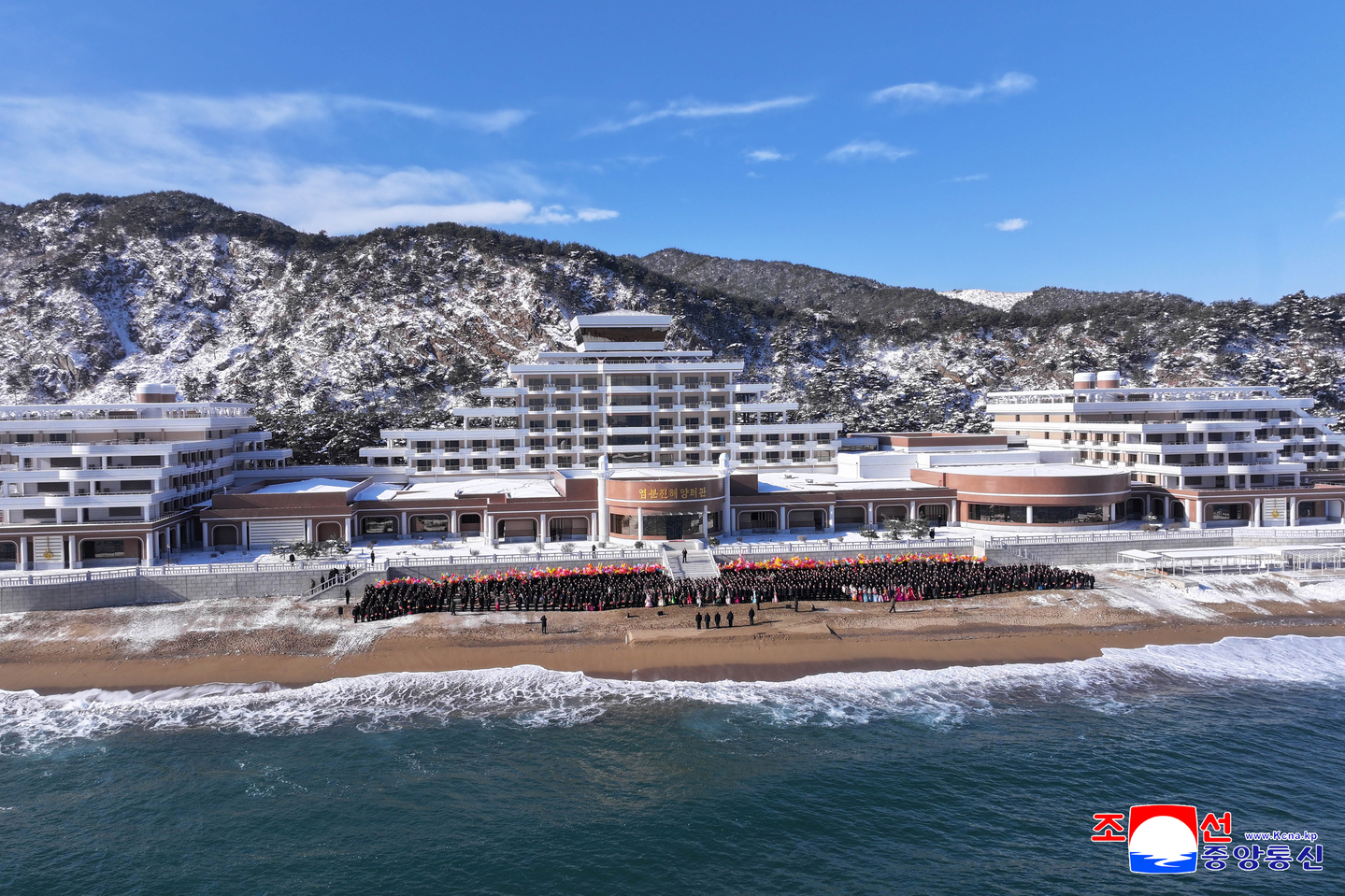 North Korea holds a completion ceremony of the Yombunjin Coastal Park Area, a new tourist zone in North Hamgyong Province, on Jan. 21, in this photo carried by North Korea's official Korean Central News Agency two days later. [YONHAP]