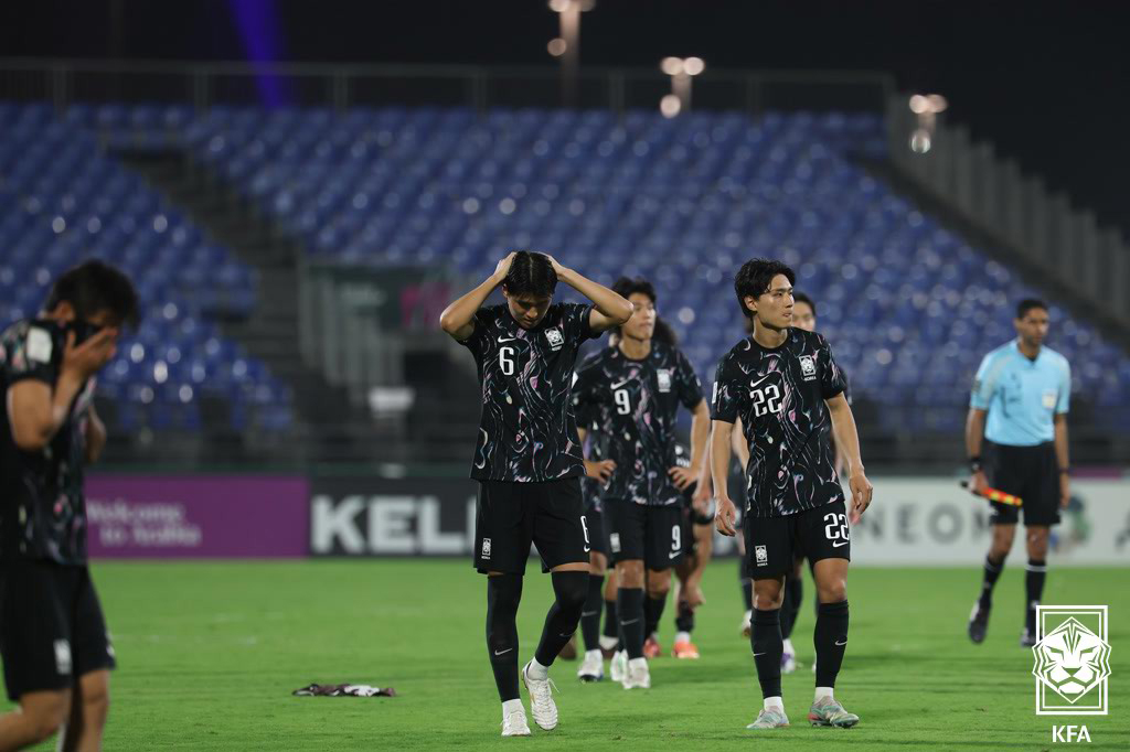 The Korean national team reacts after losing to Vietnam on penalties in a third-place match at the 2026 AFC U-23 Asian Cup at King Abdullah Sports City Hall Stadium in Jeddah, Saudi Arabia on Jan. 23. [NEWS1] 