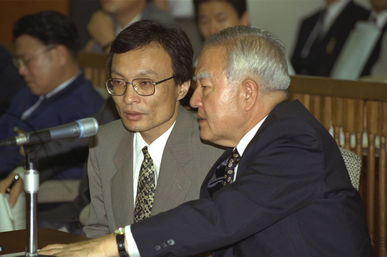 Lee Hae-chan, left, with Seoul Mayor Cho Soon in 1995 [JOONGANG ILBO]
