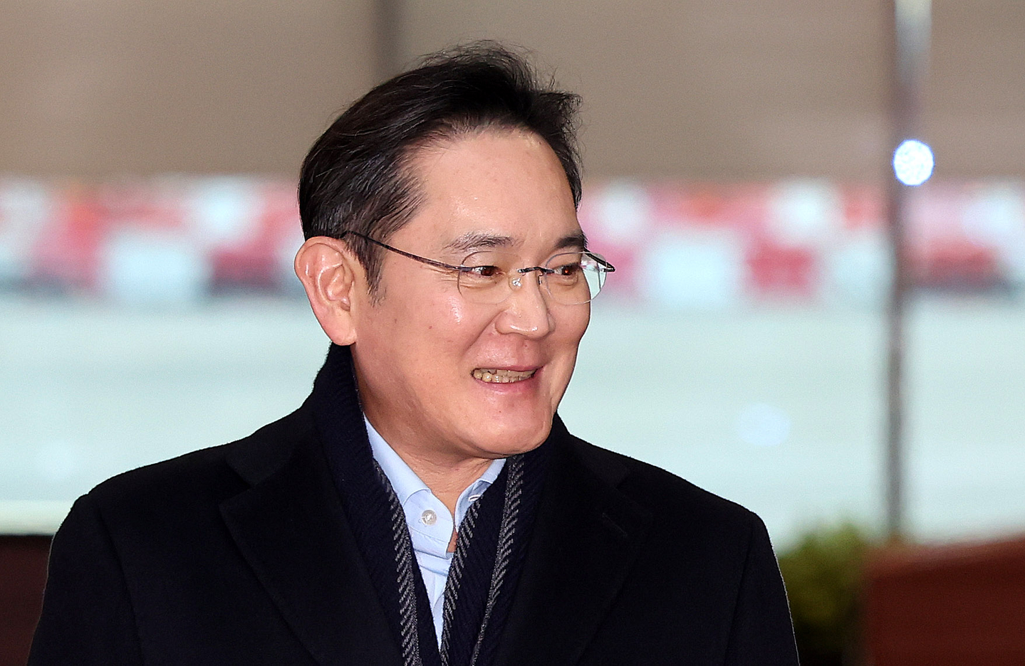 Samsung Electronics Executive Chairman Lee Jae-yong returns to Seoul via the Gimpo Business Aviation Center in Gangseo District, western Seoul, on Jan. 6, after his visit to China as part of Korea's economic delegation. [NEWS1]