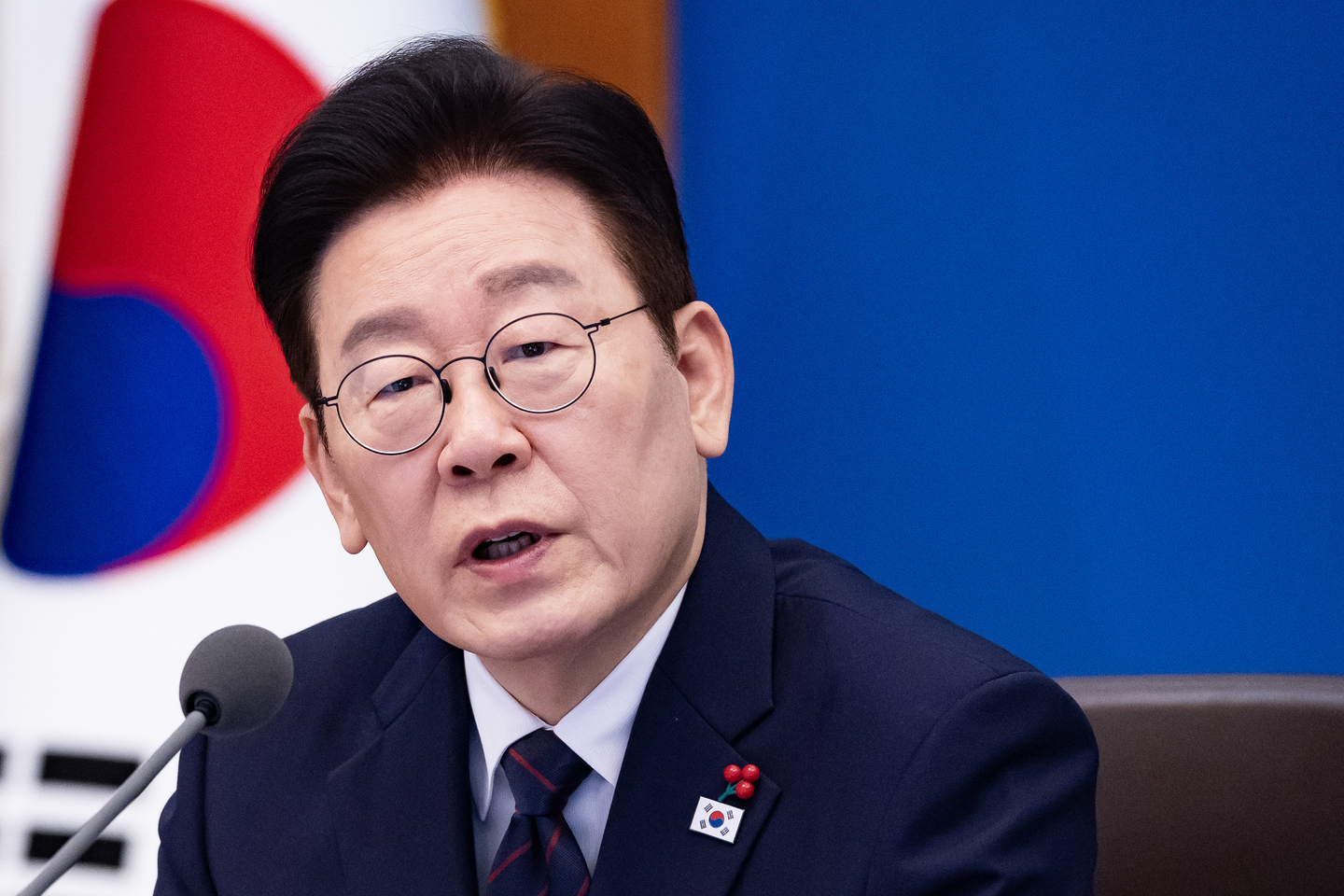 President Lee Jae Myung speaks during a meeting at the Blue House in central Seoul on Jan. 22. [JOINT PRESS CORPS] 